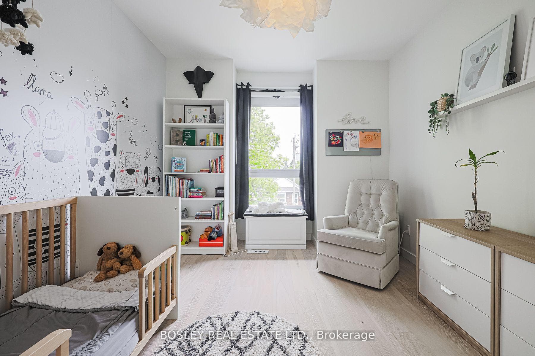 38 Roblin Avenue photo 26