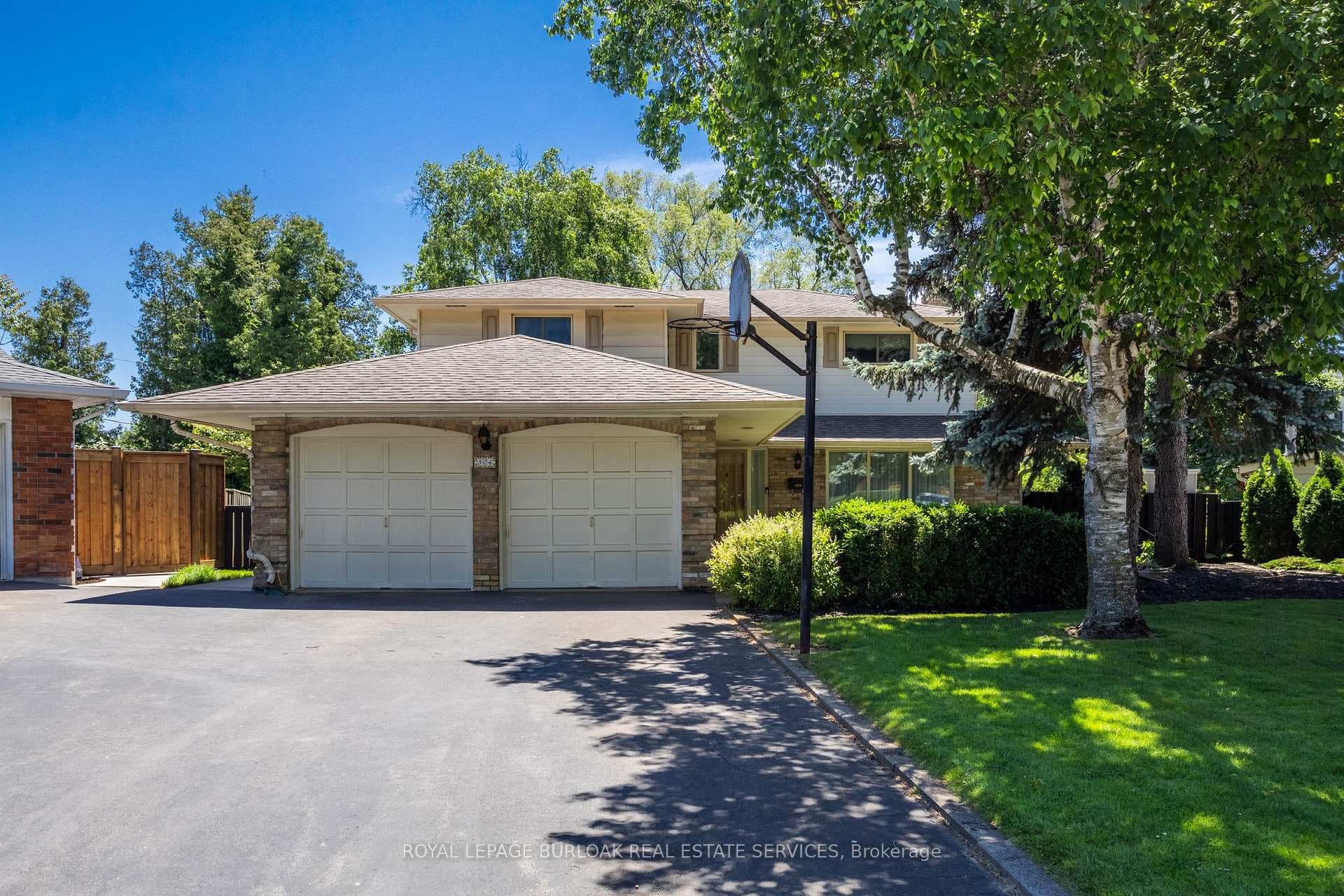 304 Oakwood Court photo 3