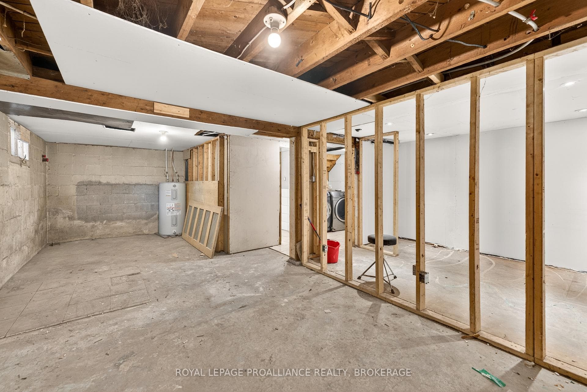 169 Carruthers Avenue photo 36