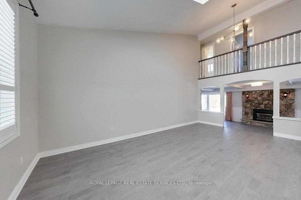 141 Castle Crescent photo 2