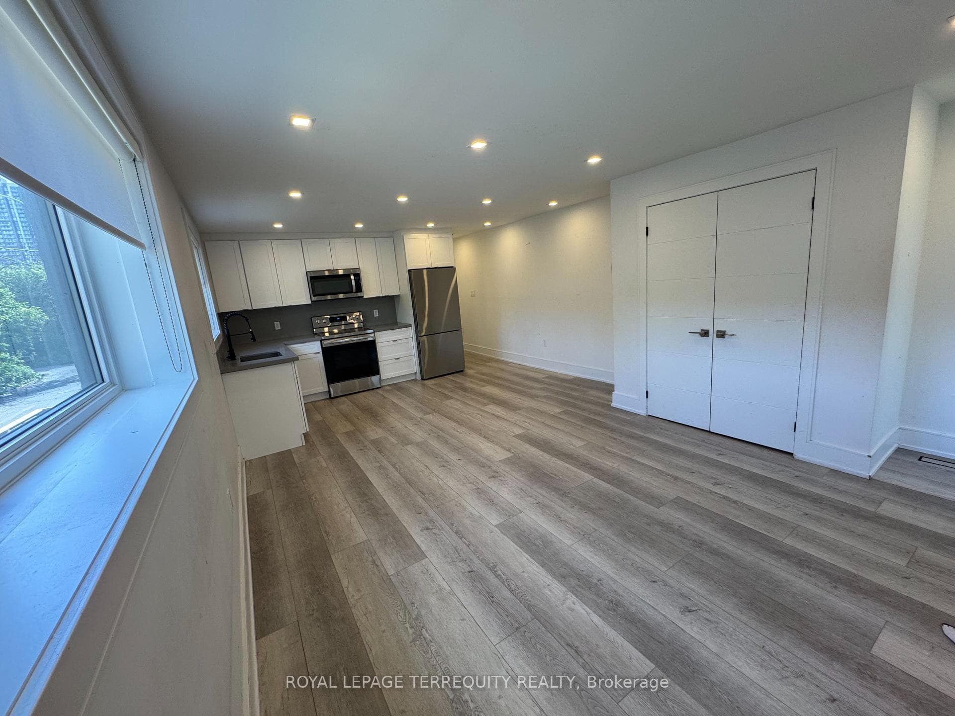 200 Munro Street Unit 2 photo 5