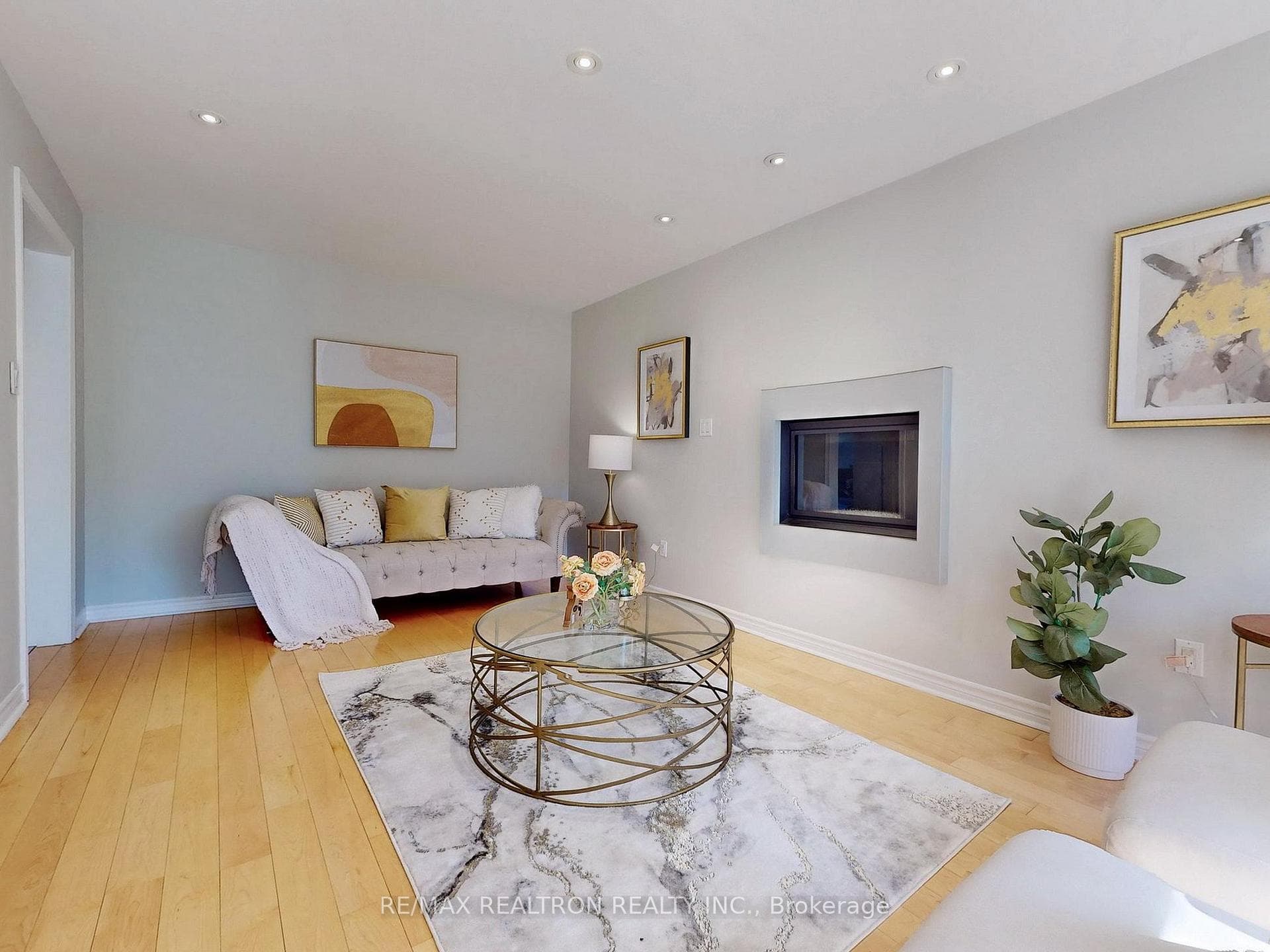 1605 Seguin Square photo 16