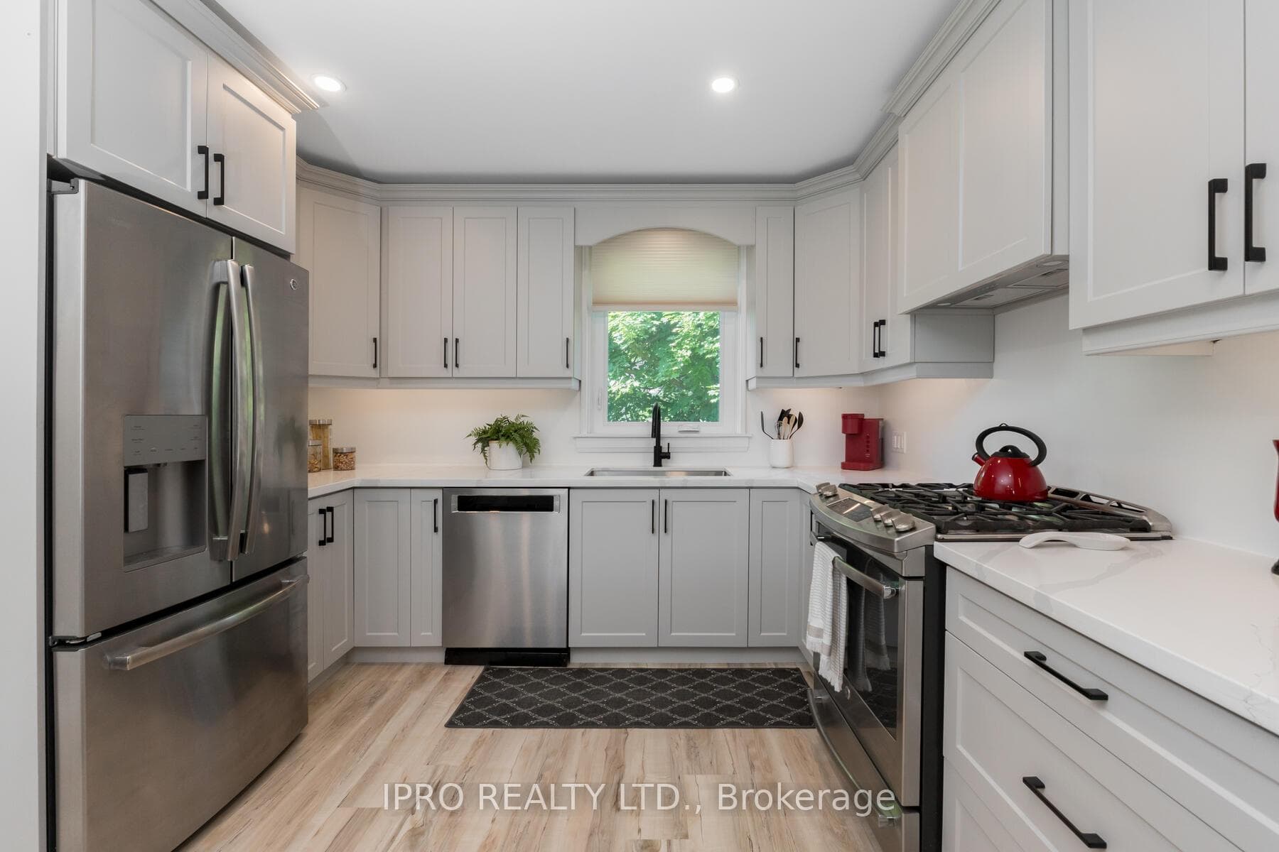 211 Frederick Street photo 13