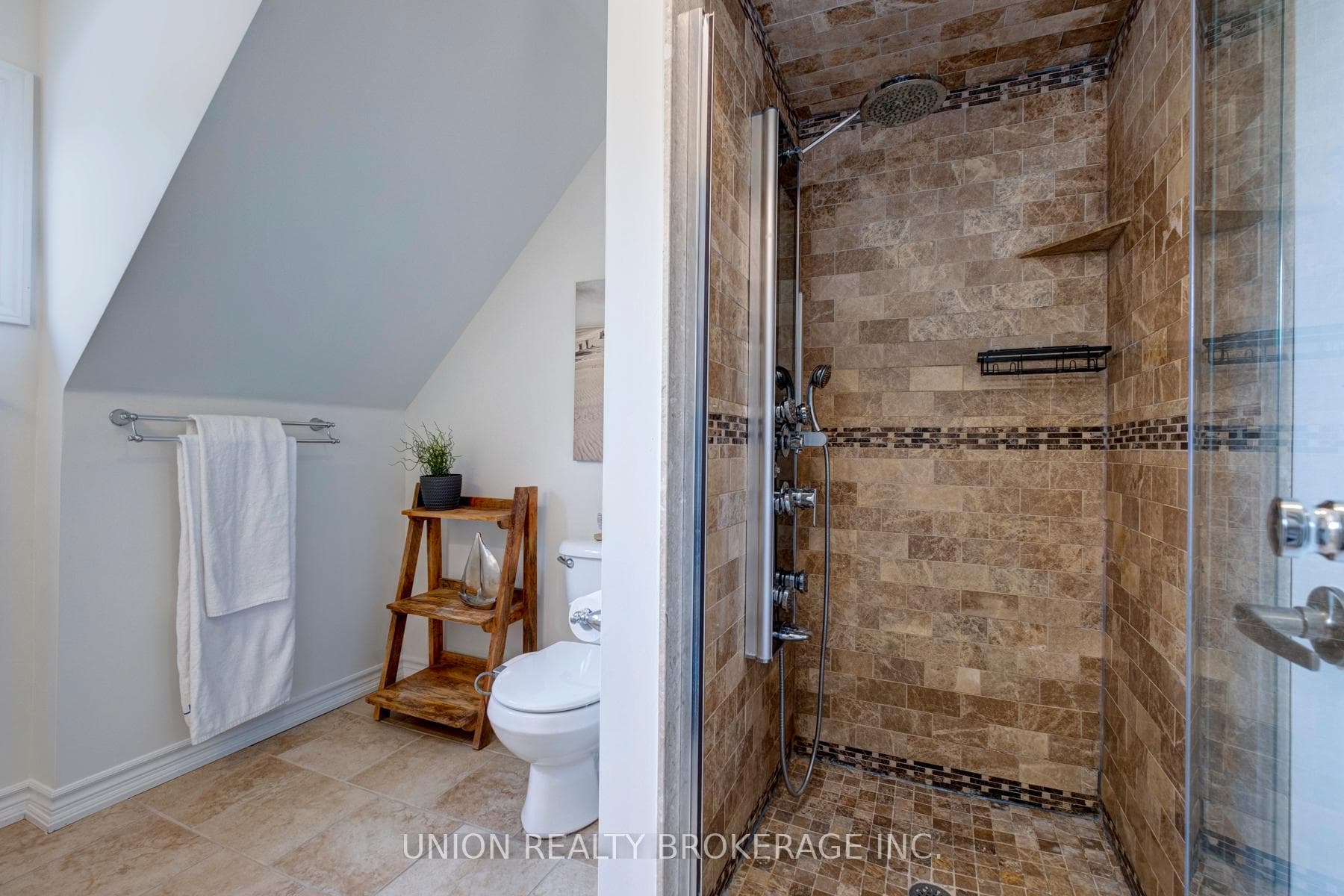481 Rhodes Avenue photo 14