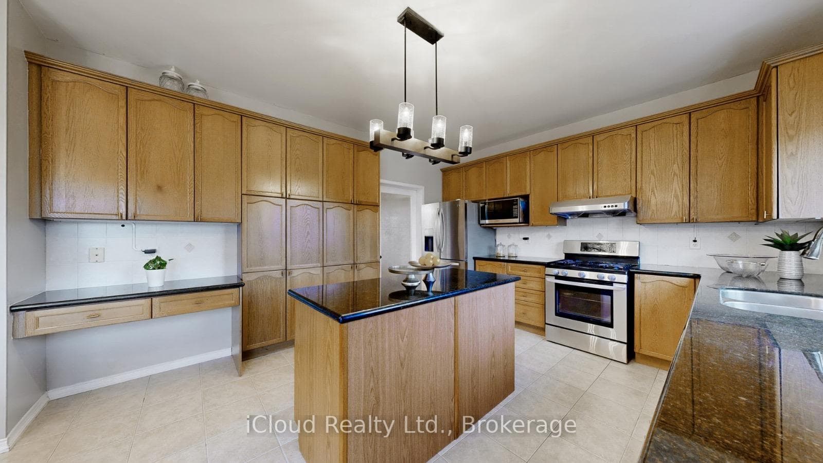 33 Alden Square photo 10