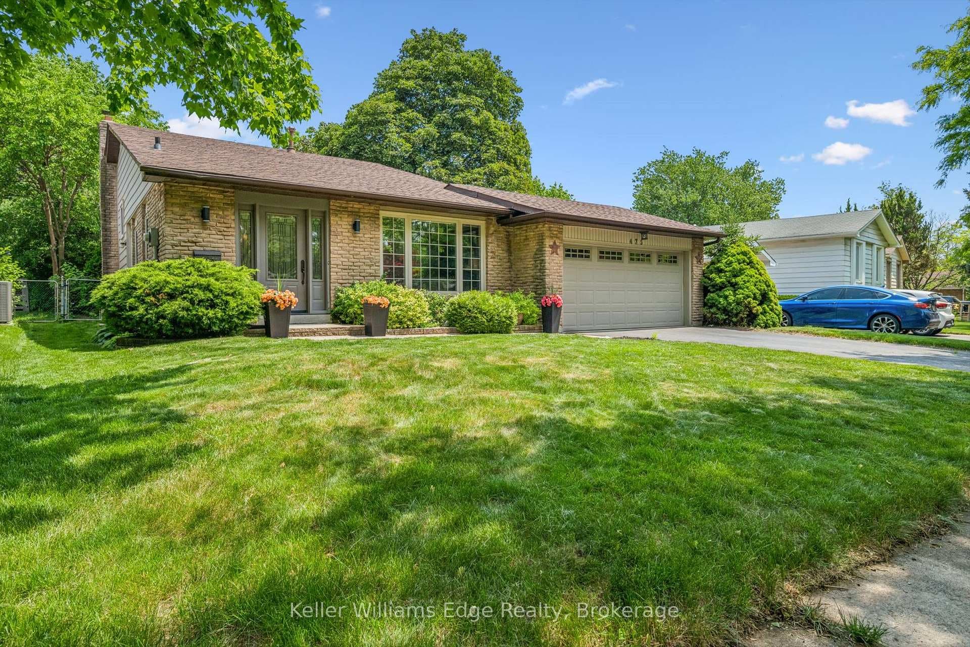 475 Vanguard Crescent photo 2