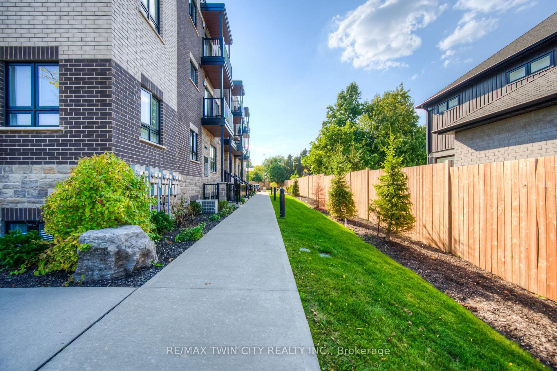 408 Guelph Avenue Unit 6 photo 2