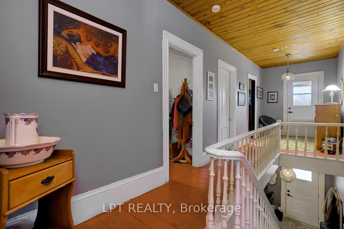 8197 Victoria Street photo 29