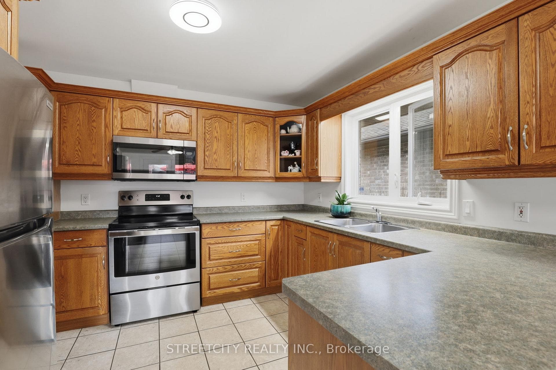 241 Canadore Court photo 8