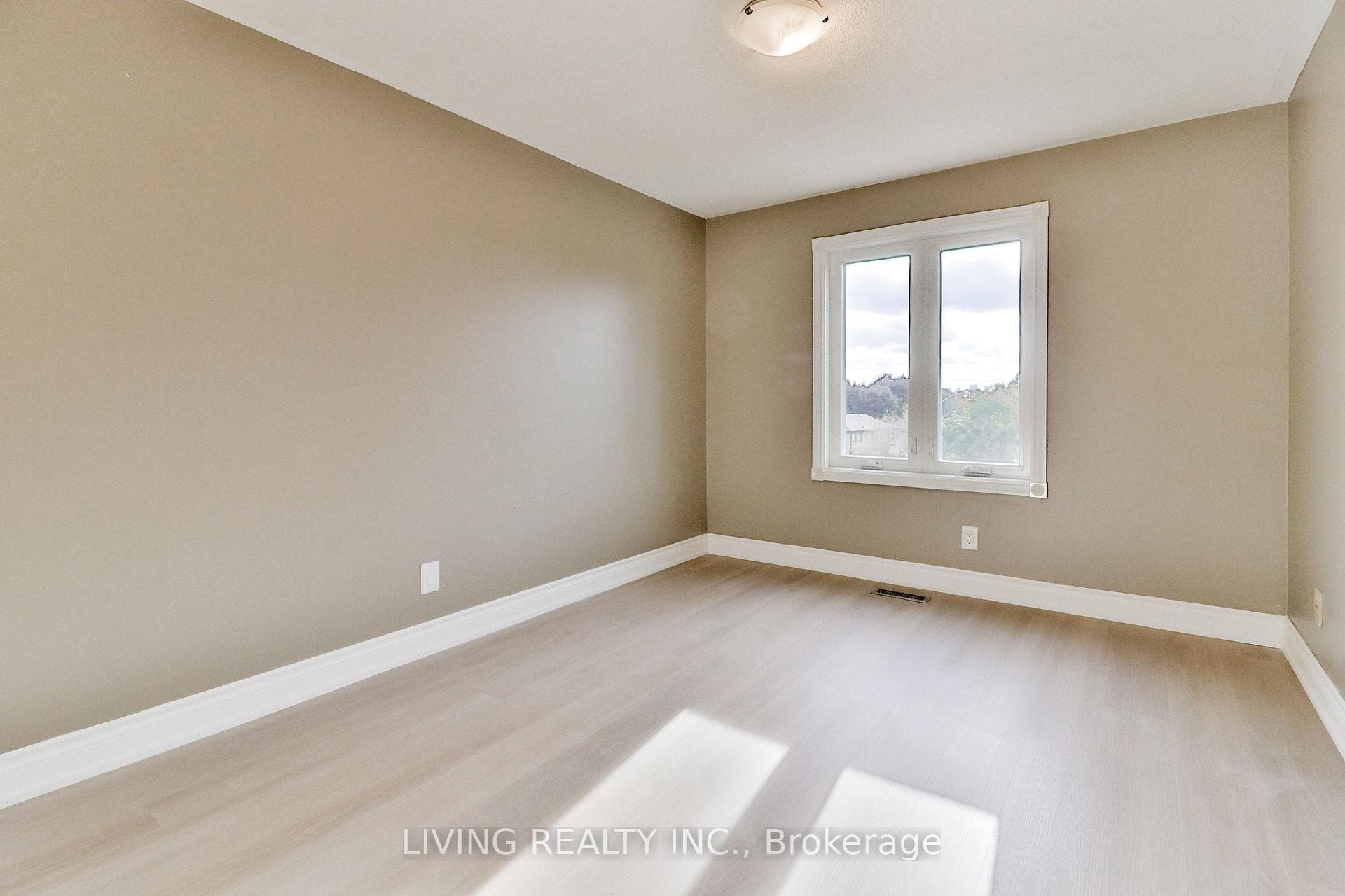 118 Loganberry Crescent photo 29