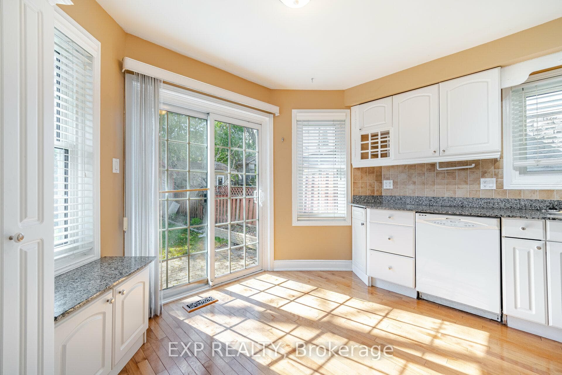 192 Lichen Crescent photo 12