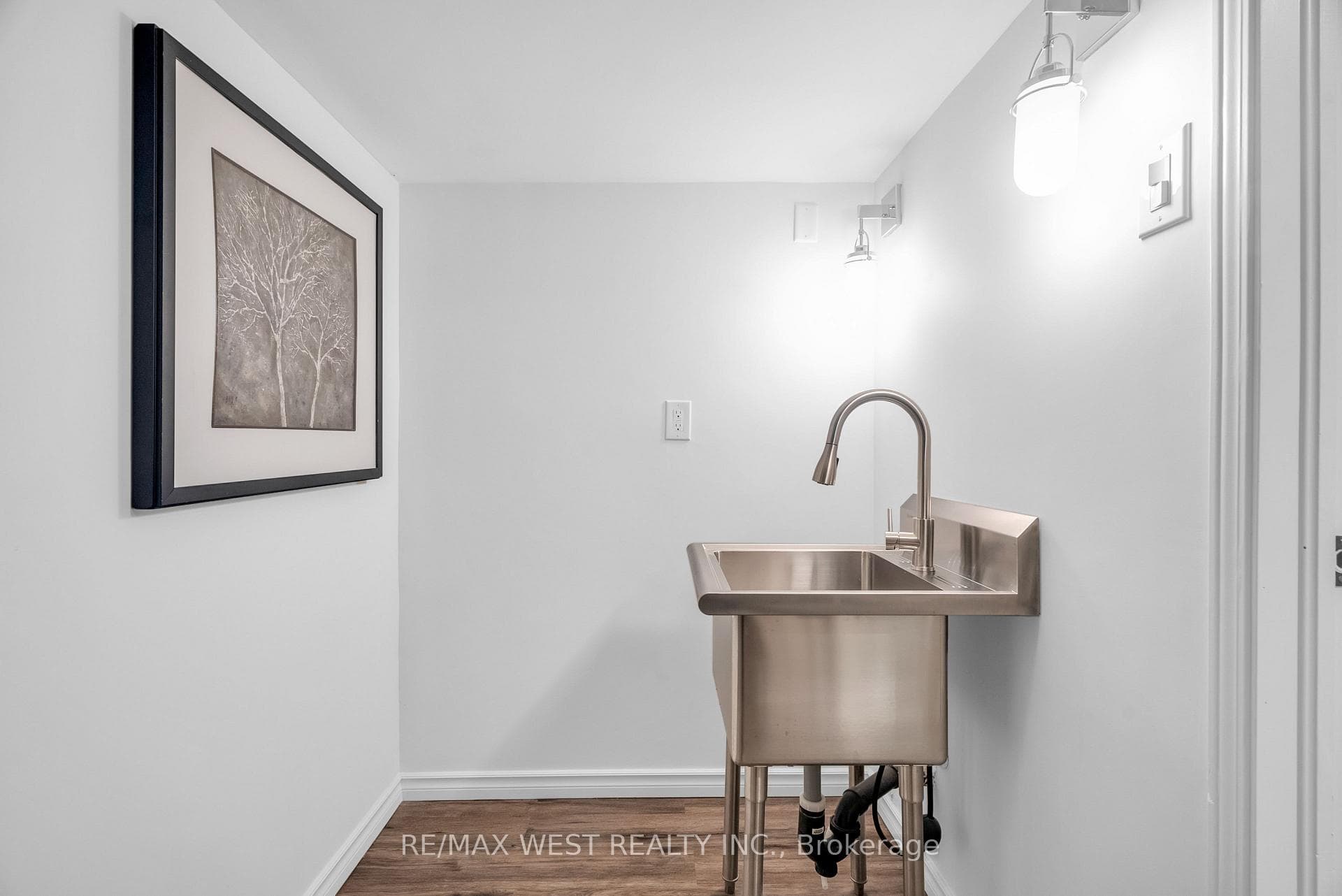 152 Athabasca Street photo 32