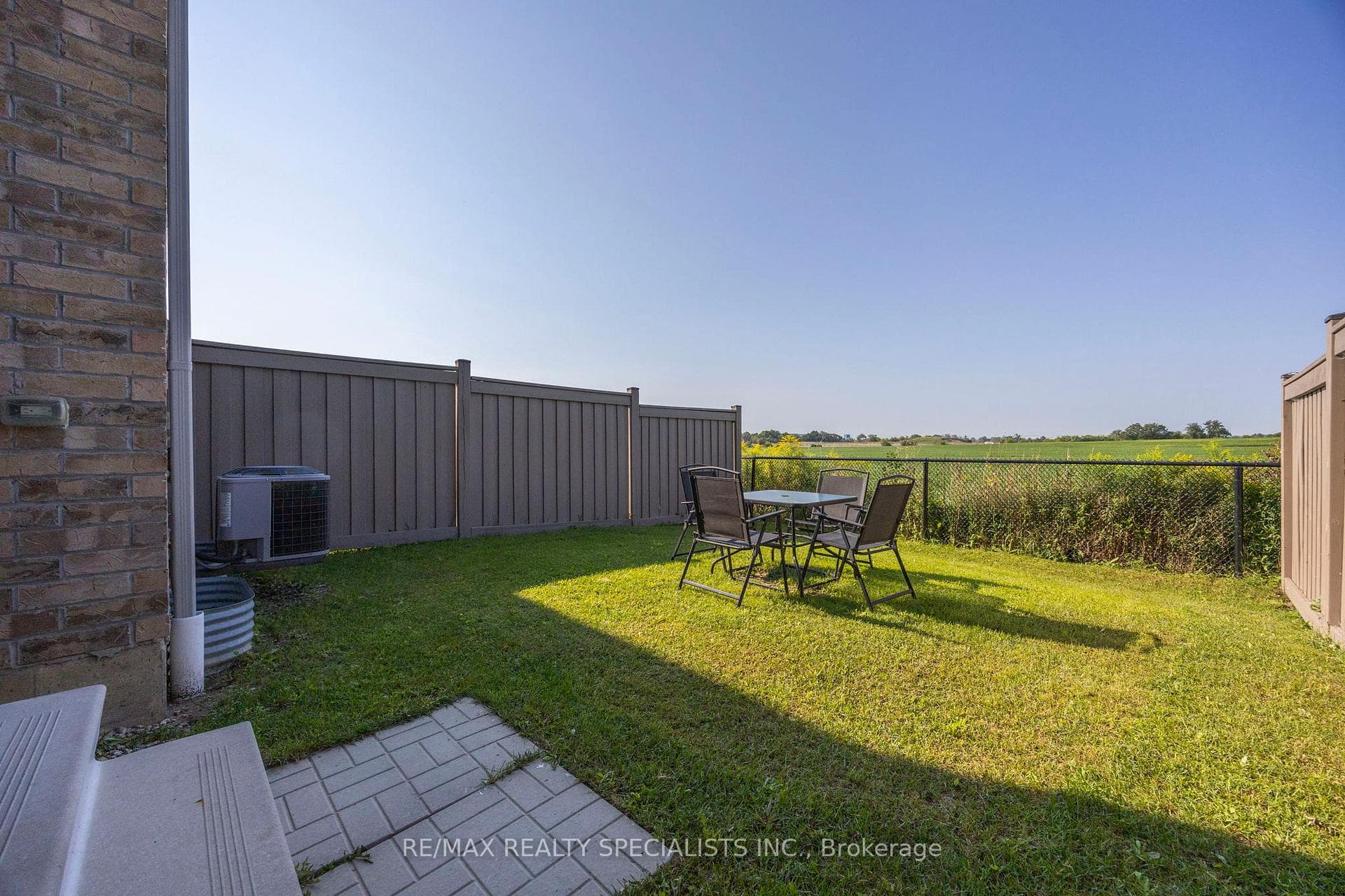 104 Little Britain Crescent photo 38