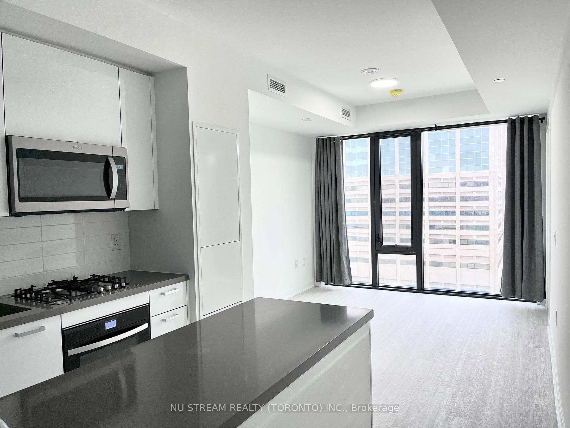195 McCaul Street Unit 1510 photo 5