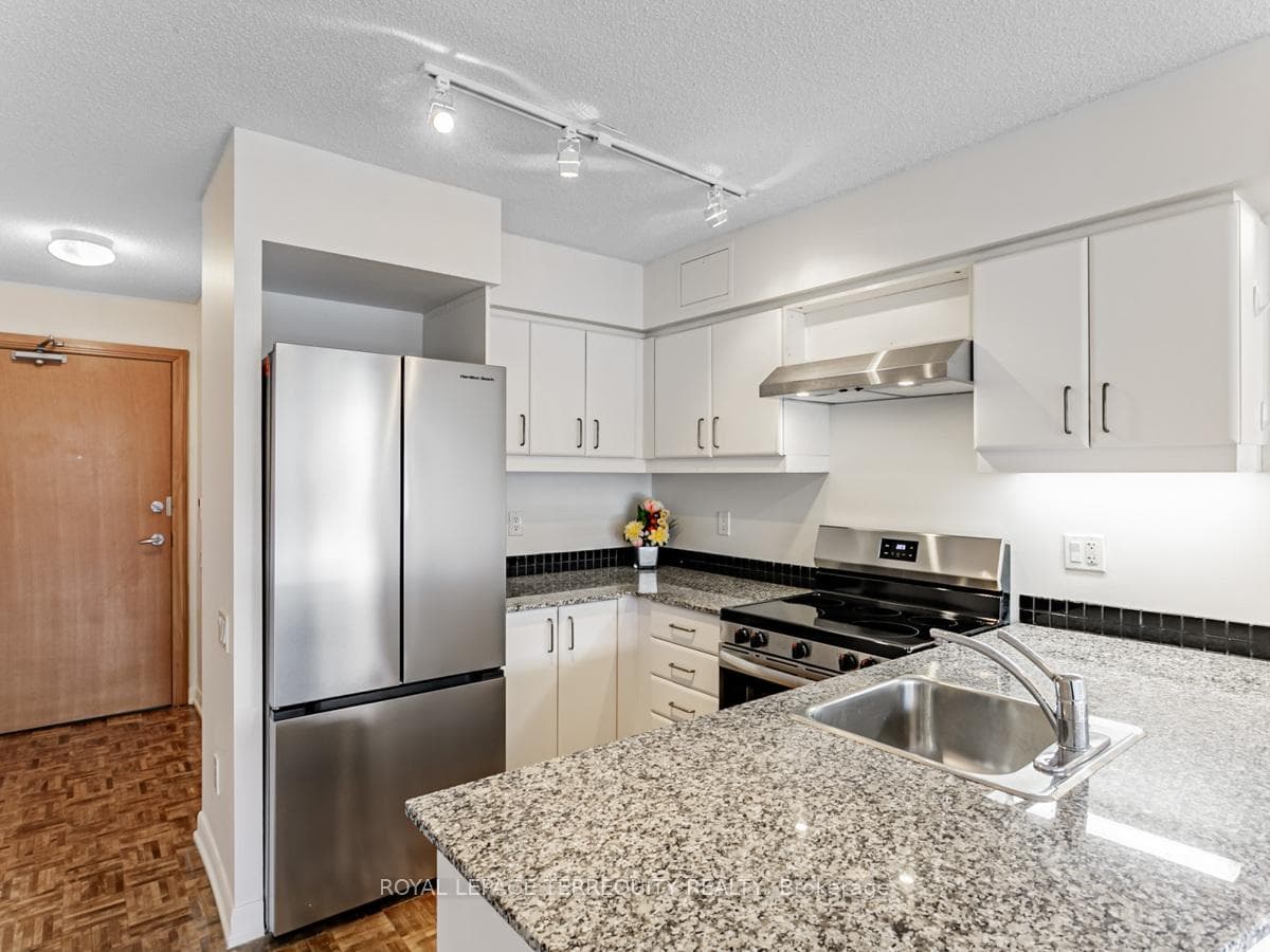 33 Sheppard Avenue Unit 1111 photo 2