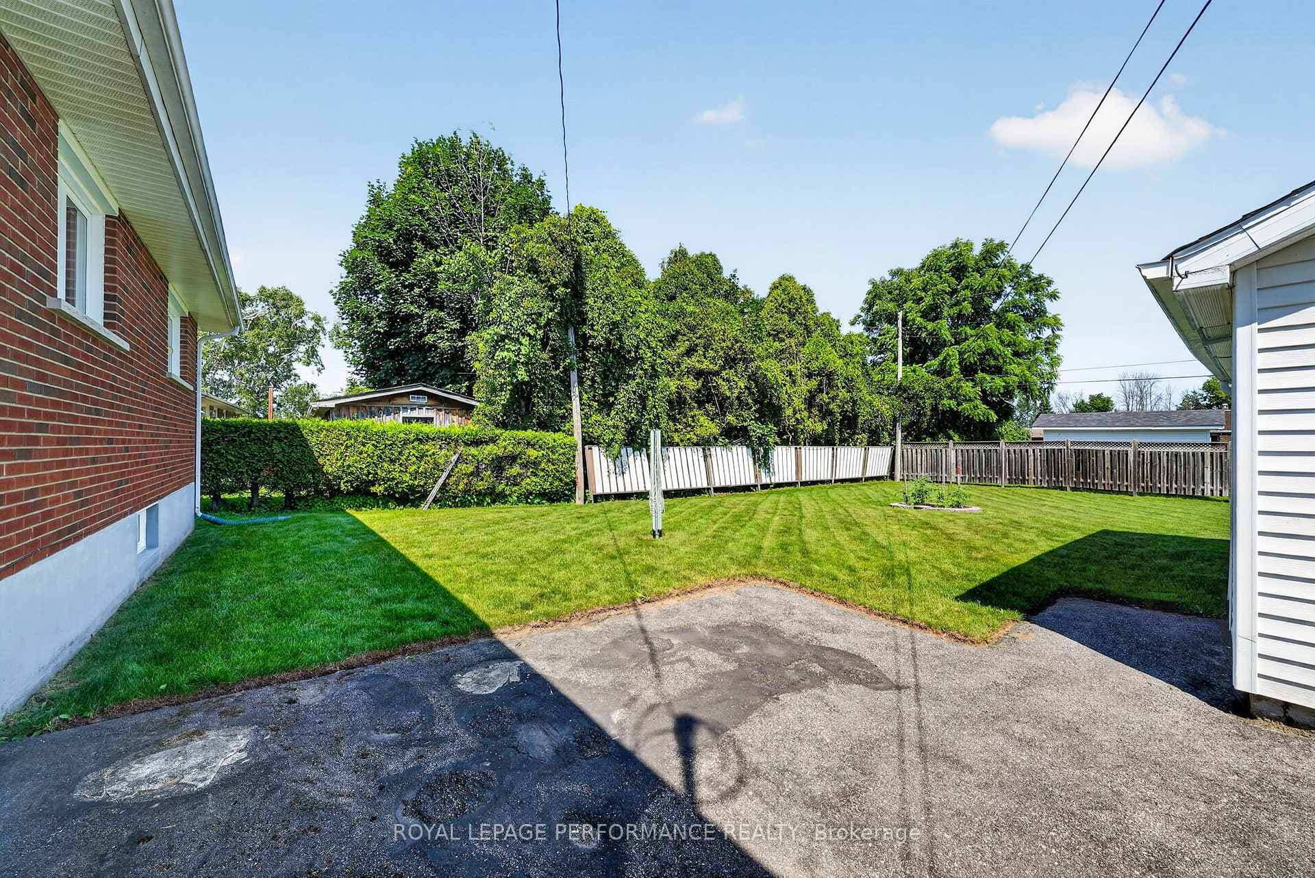32 Frost Avenue photo 41