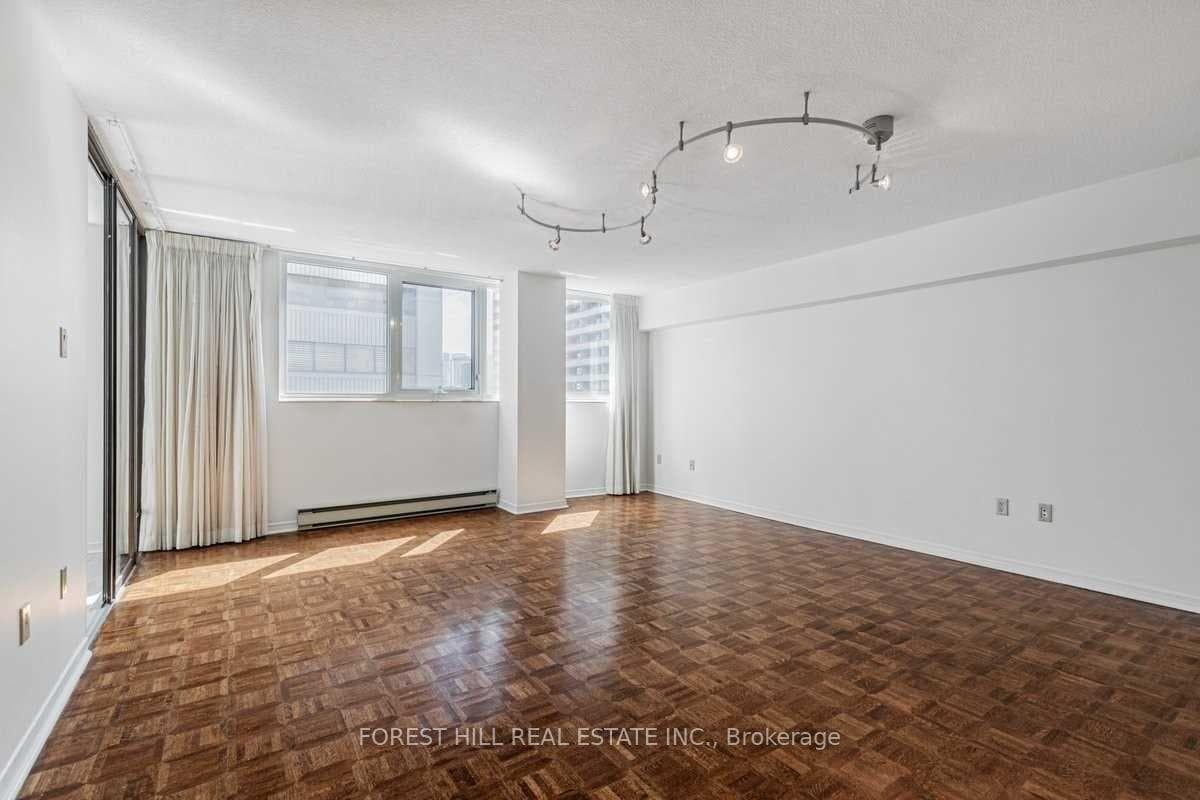 360 Bloor Street Unit 910 photo 12