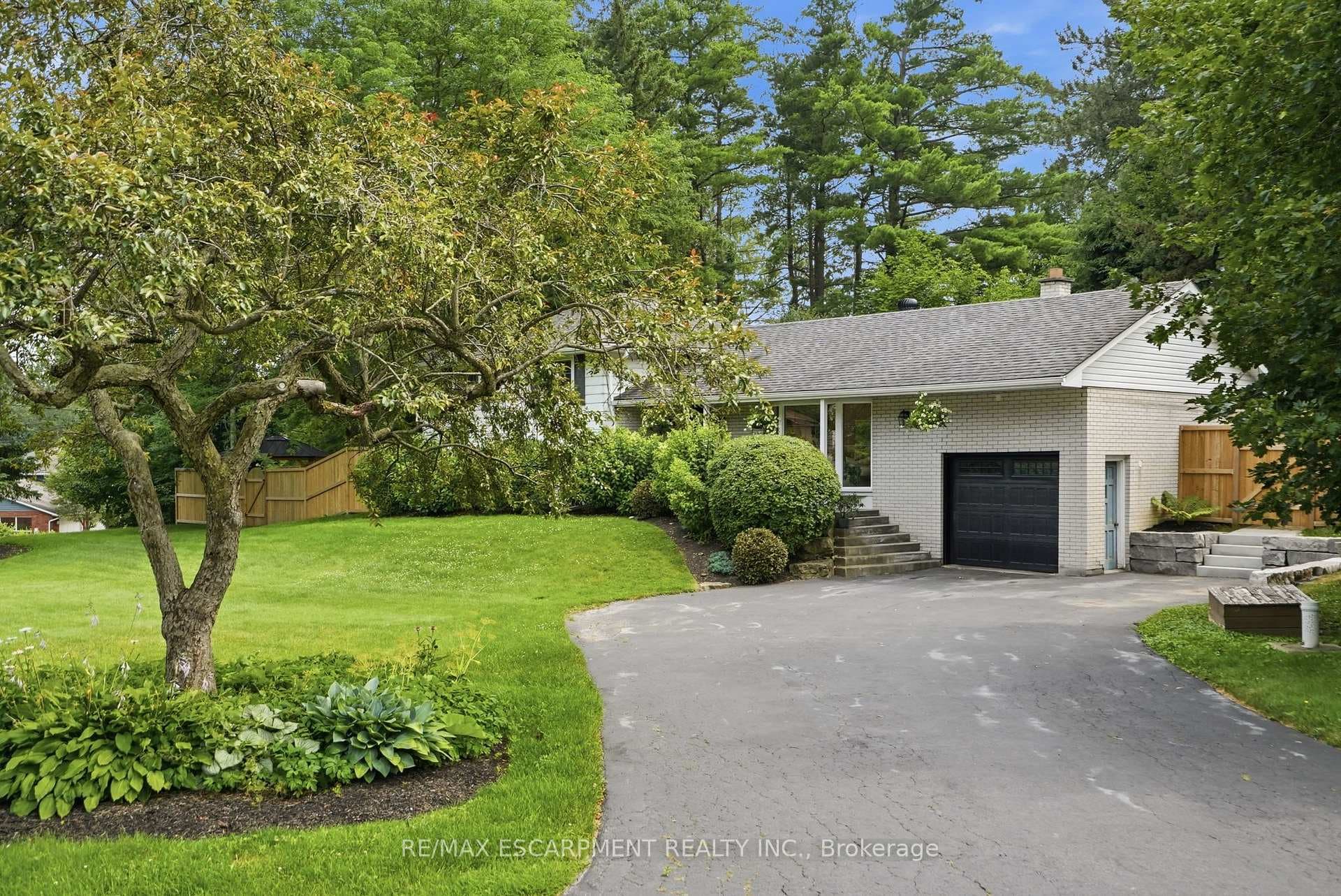 2 Jameson Drive photo 2