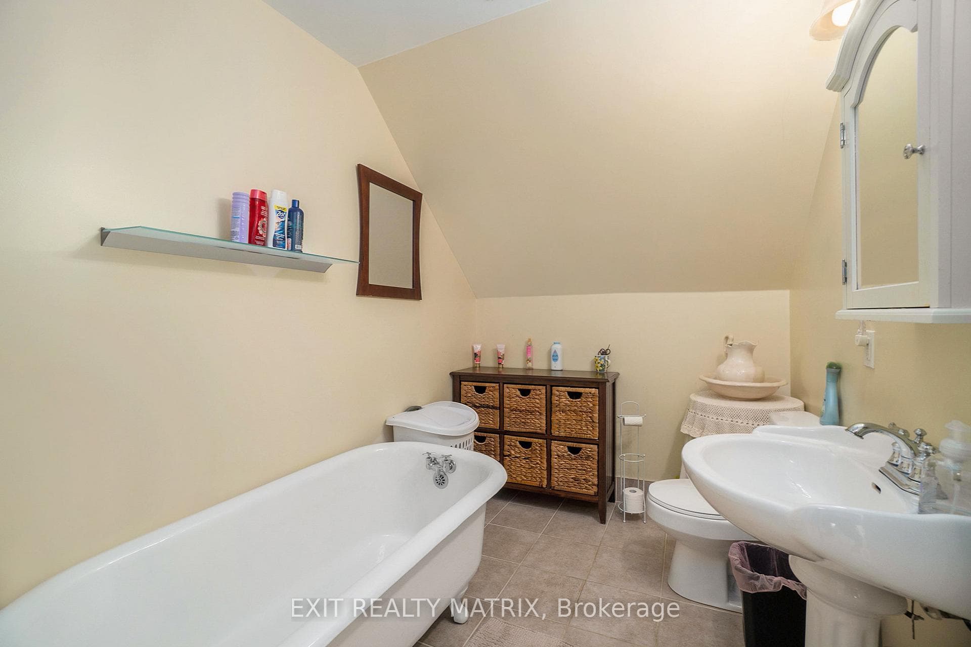 4590 Ste Catherine Street photo 12