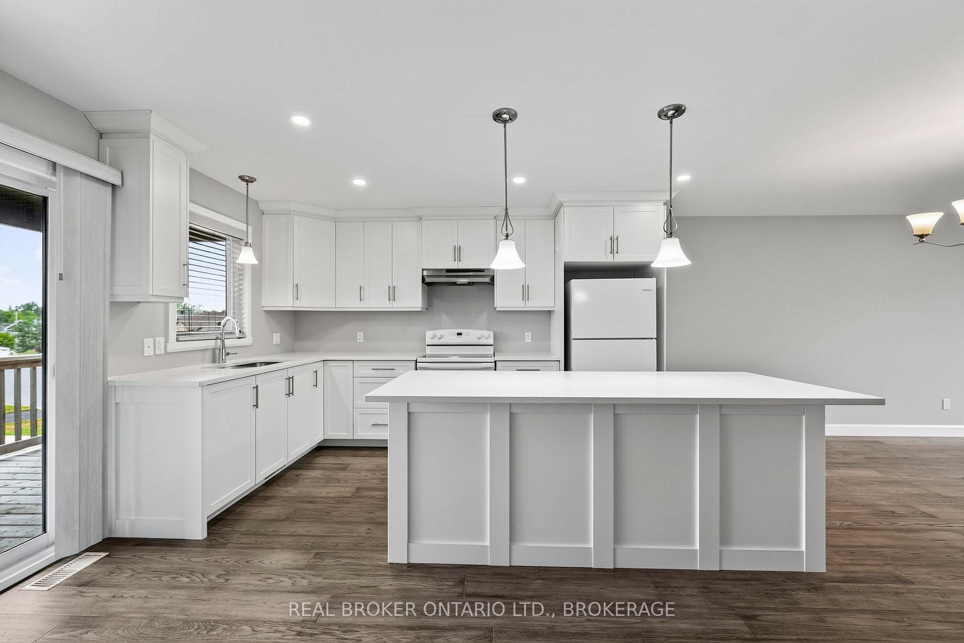 2199 Burke Avenue photo 11