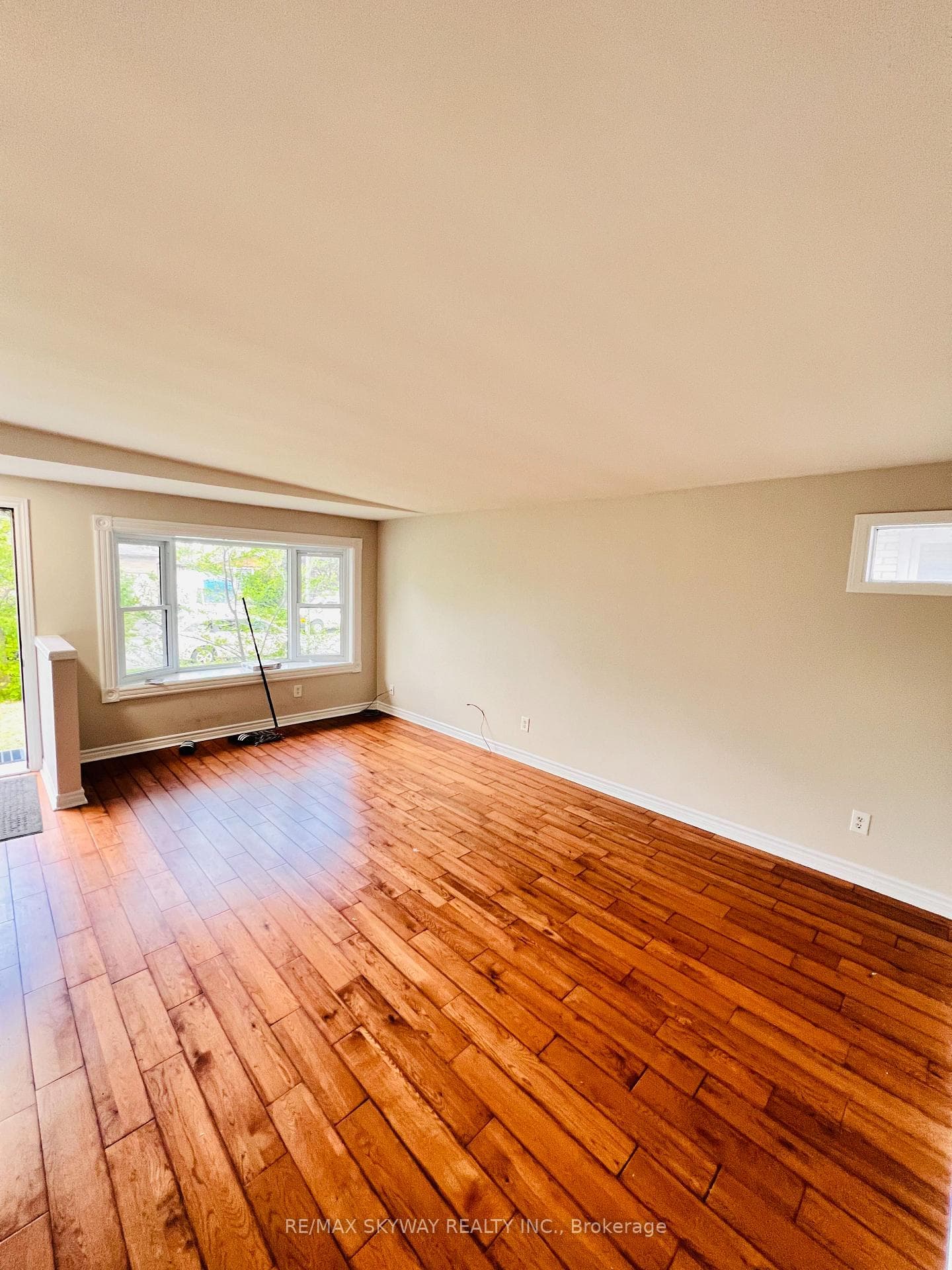 1129 Langs Circle photo 3