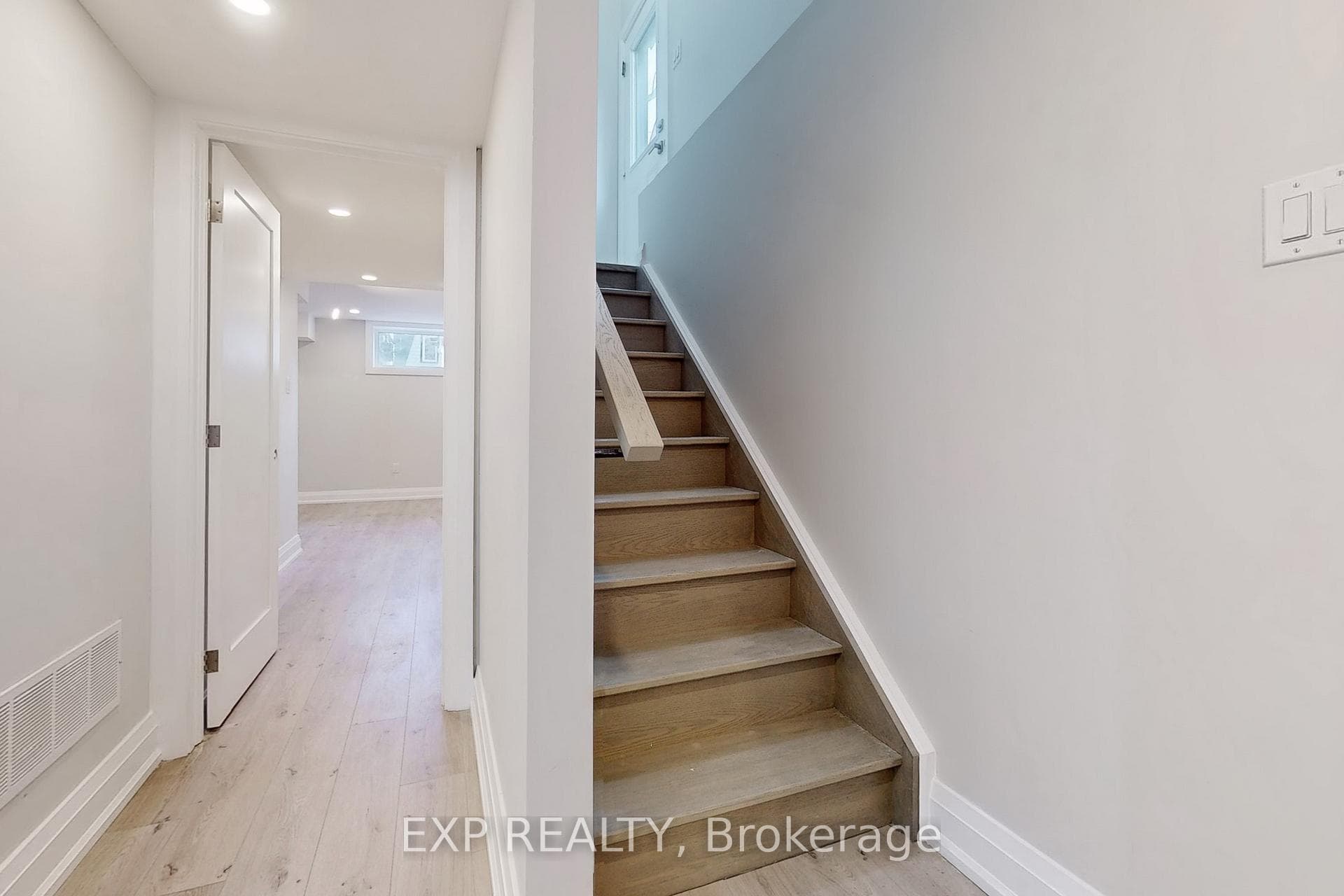 644 Rhodes Avenue photo 32