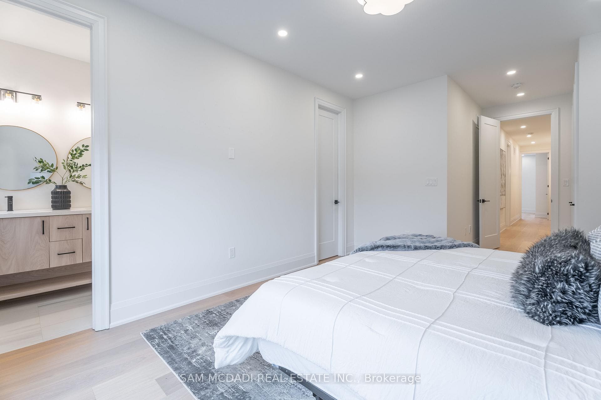 2B Iroquois Avenue photo 20