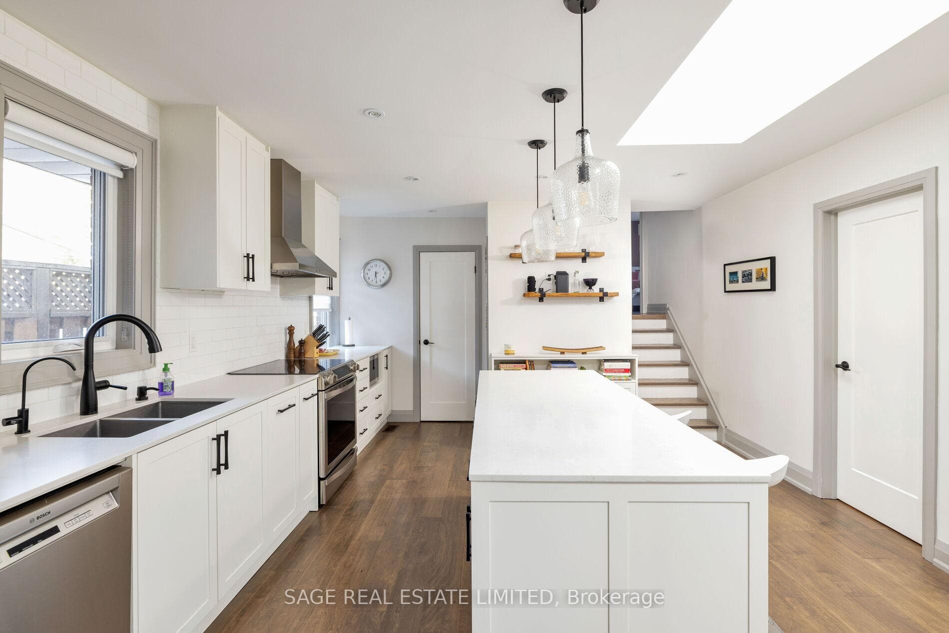 1 Ronan Avenue photo 15