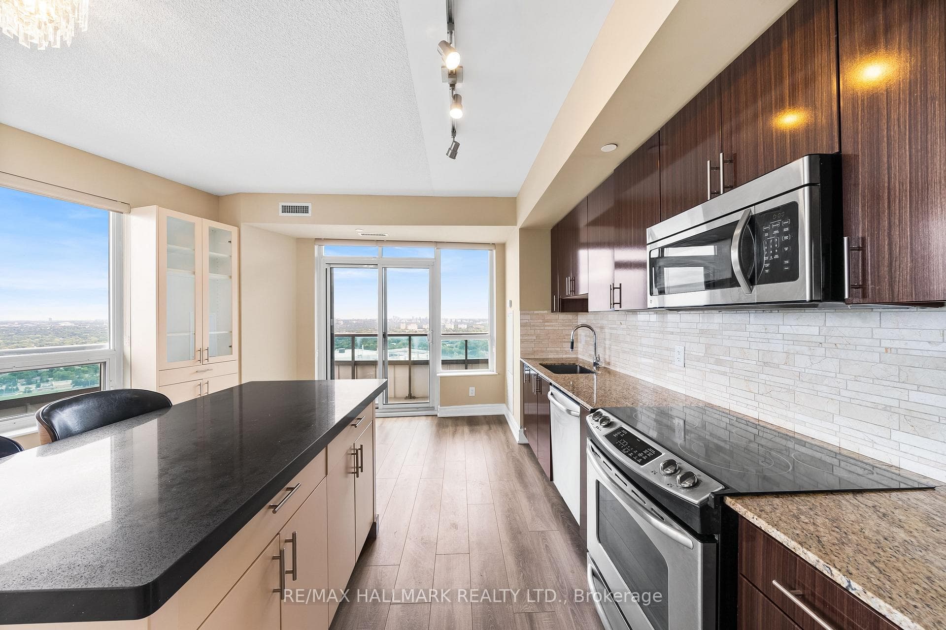 7171 Yonge Street Unit PH301 photo 5