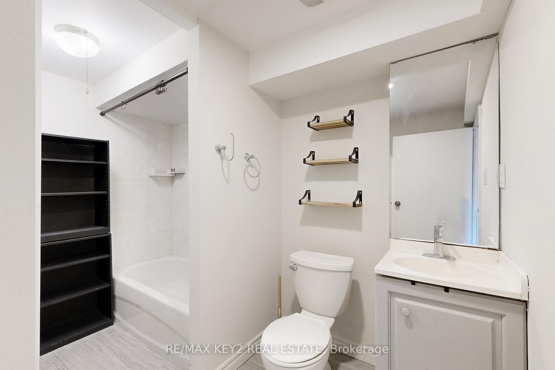 779 Wesley Drive Unit Bsmt photo 16