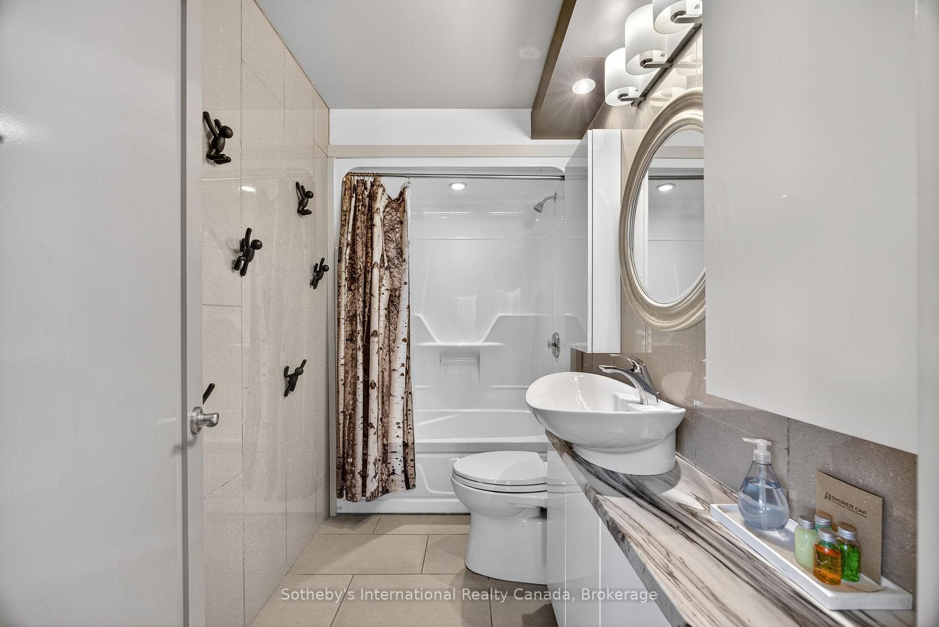 Shared Bath for two bedrooms