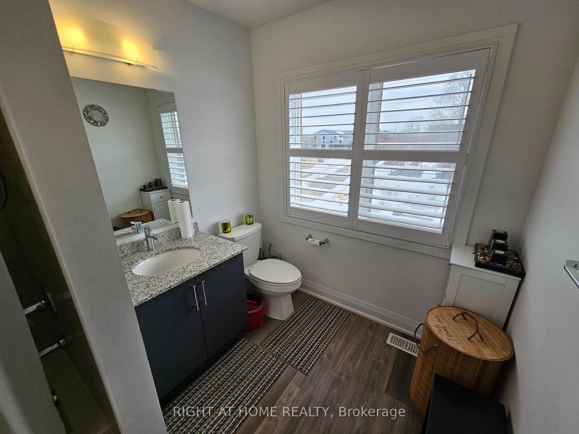 156 Huron Street photo 25