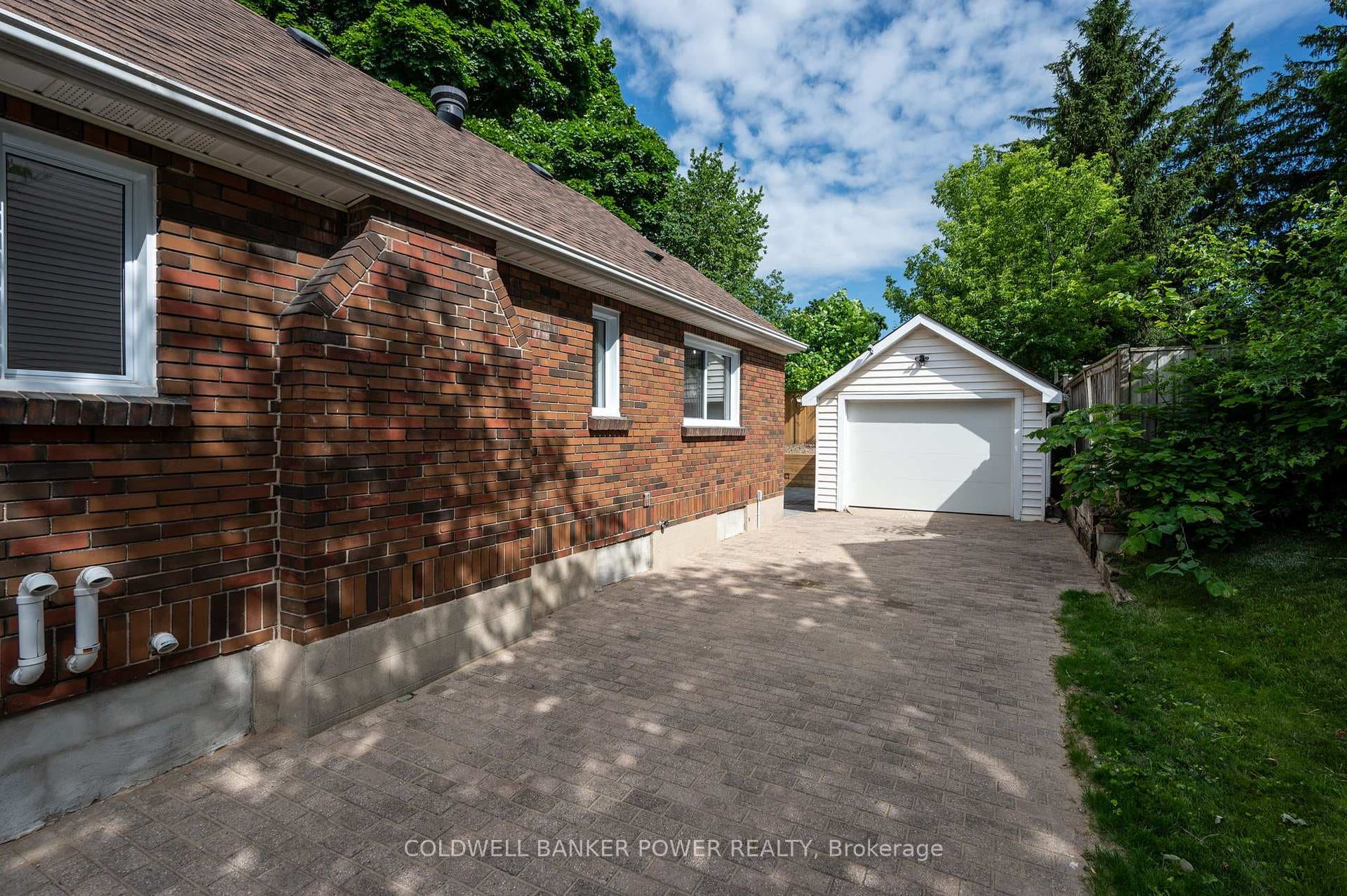 8 Eastman Avenue photo 27