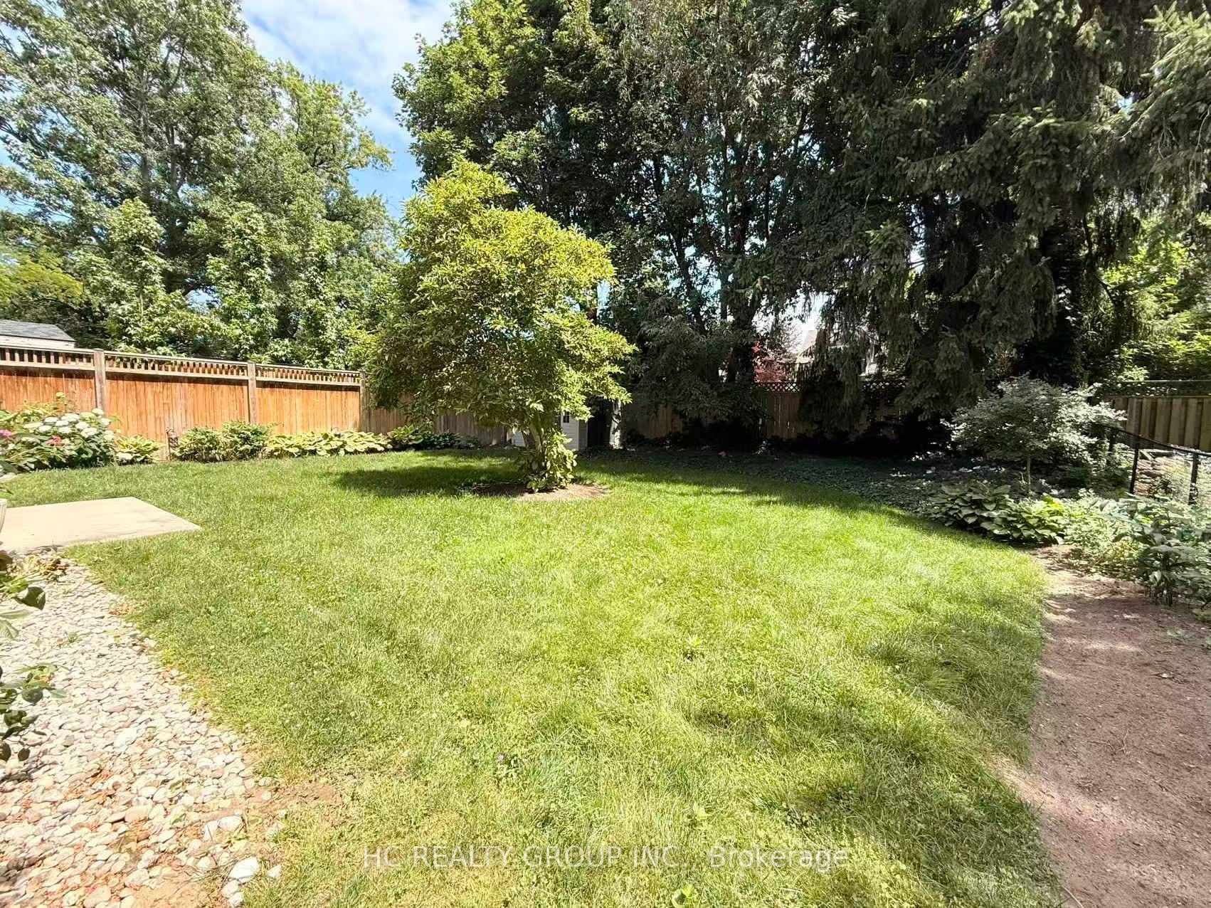 398 Maple Avenue photo 37