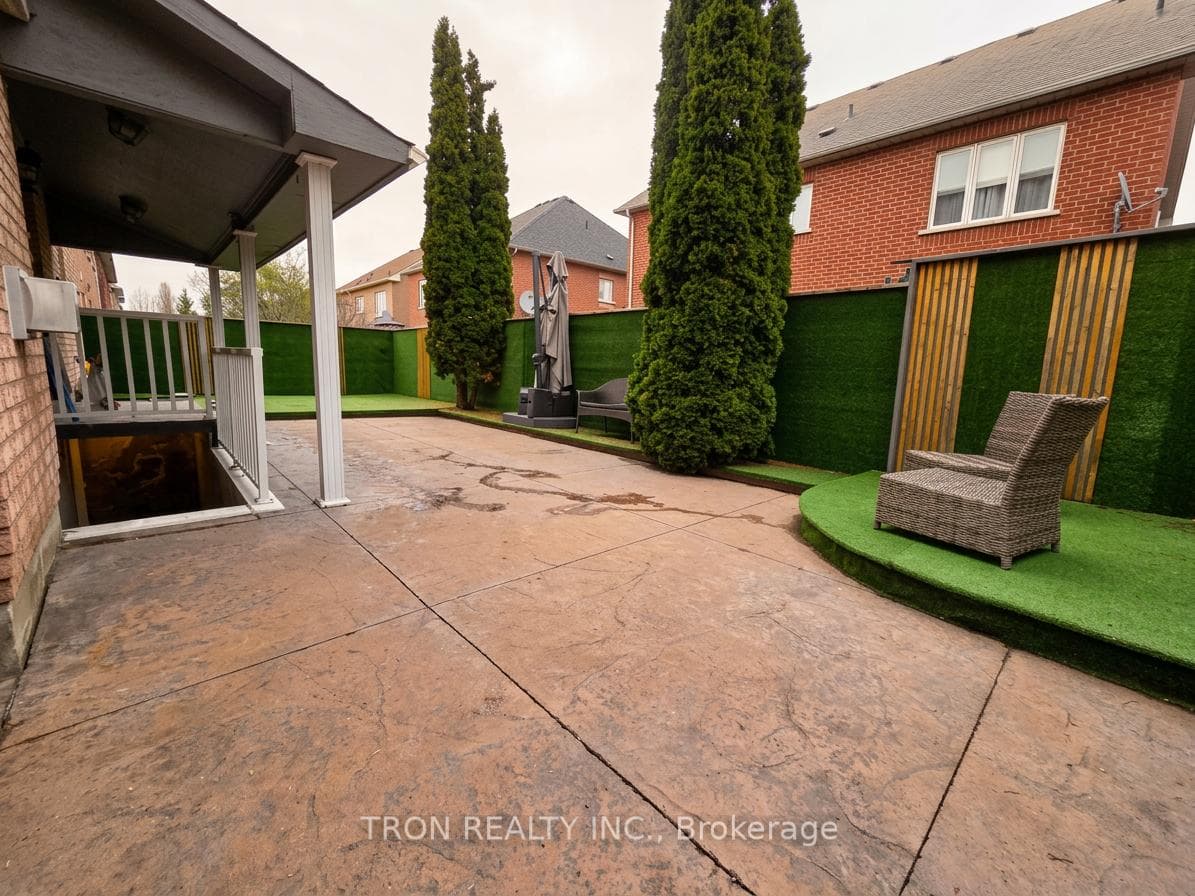 32 Arundel Drive photo 2
