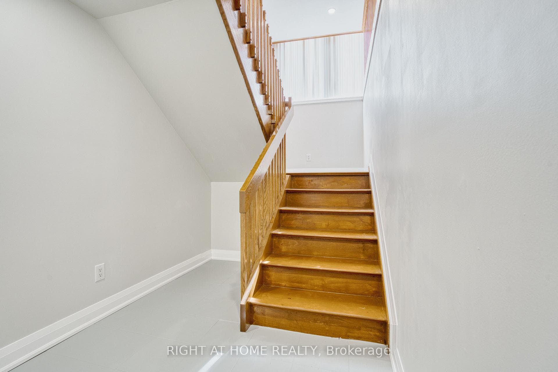 26 GRASMERE Crescent photo 32