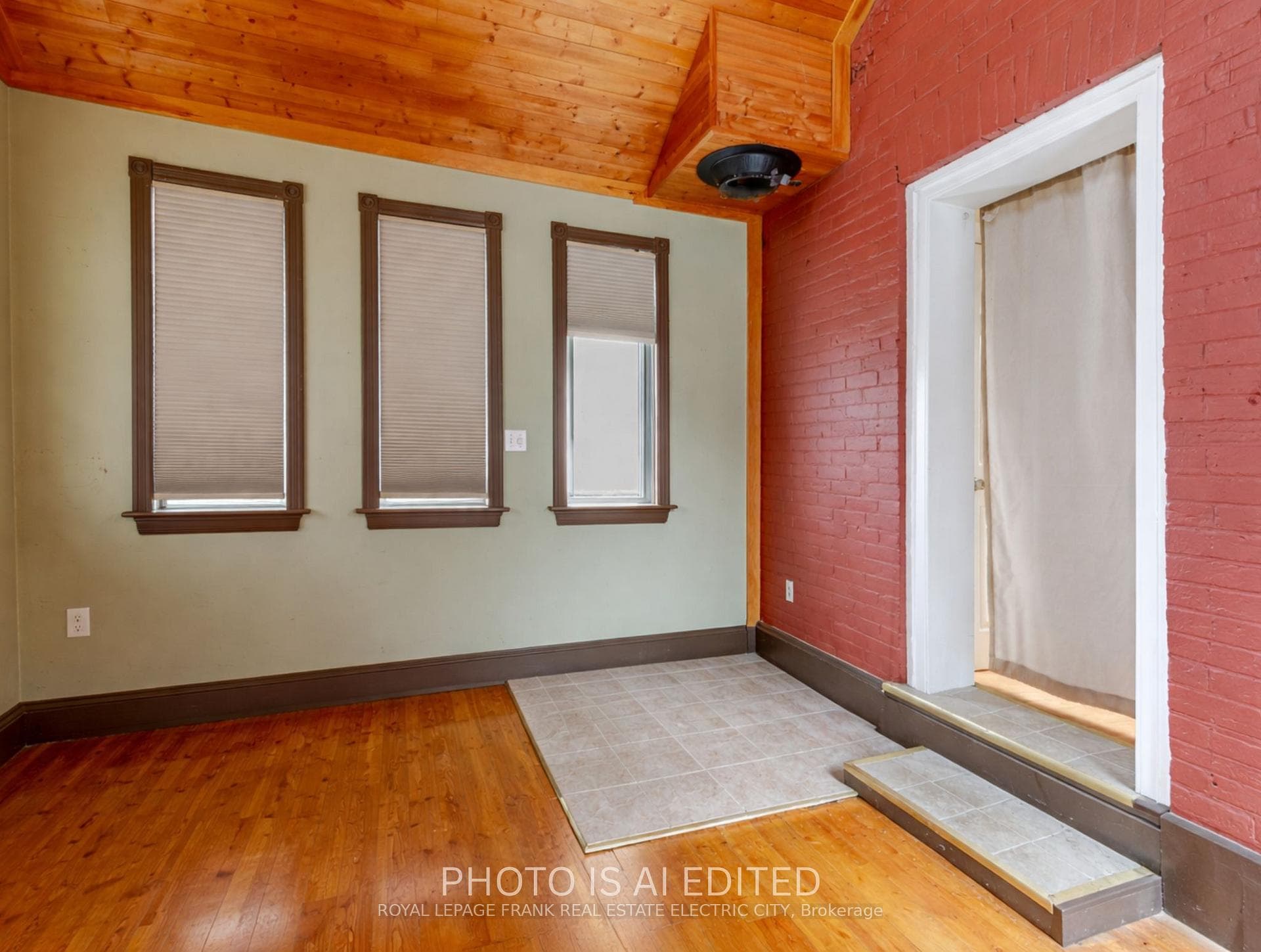 598 Sherbrooke Street photo 24