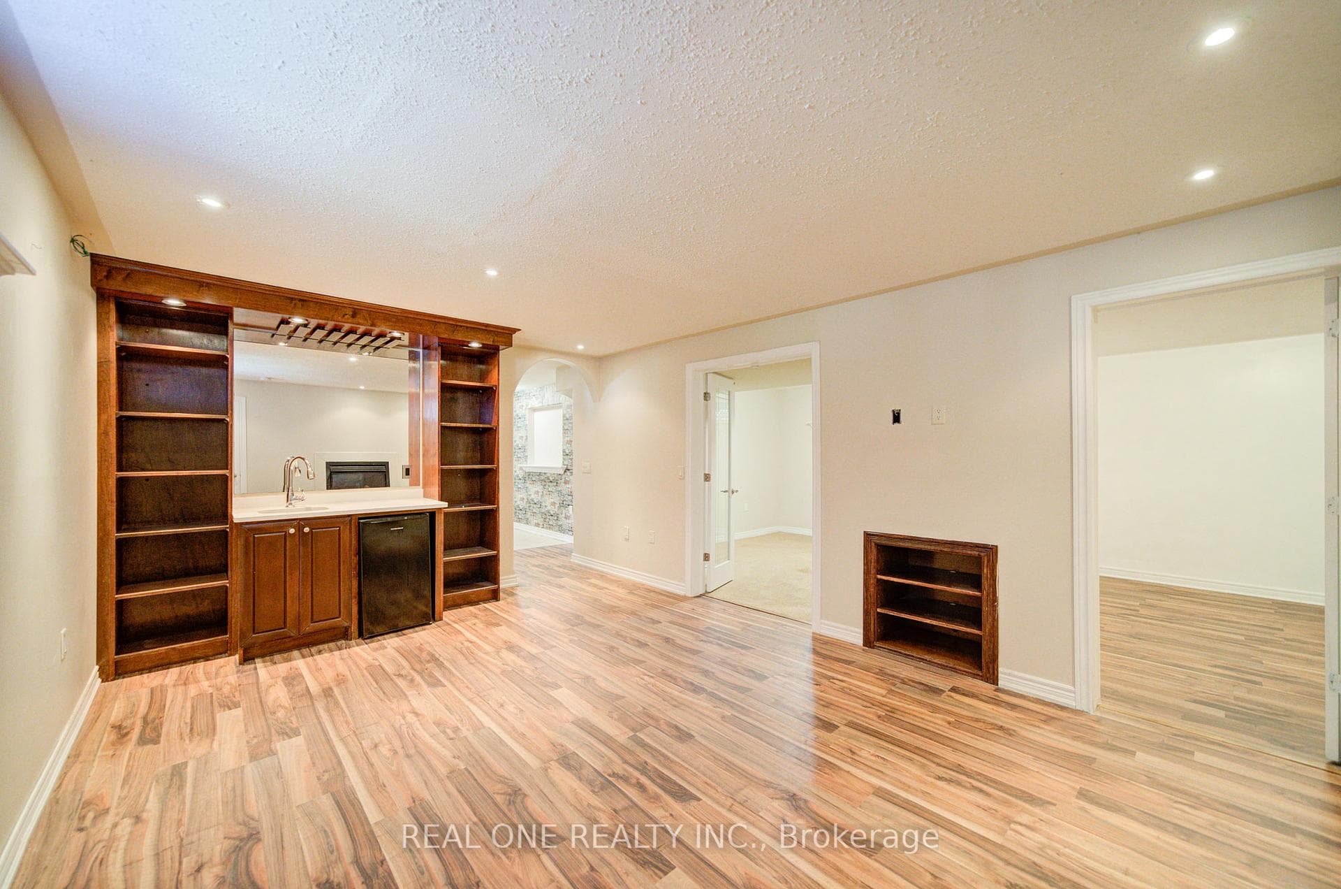 105 Milroy Drive photo 31