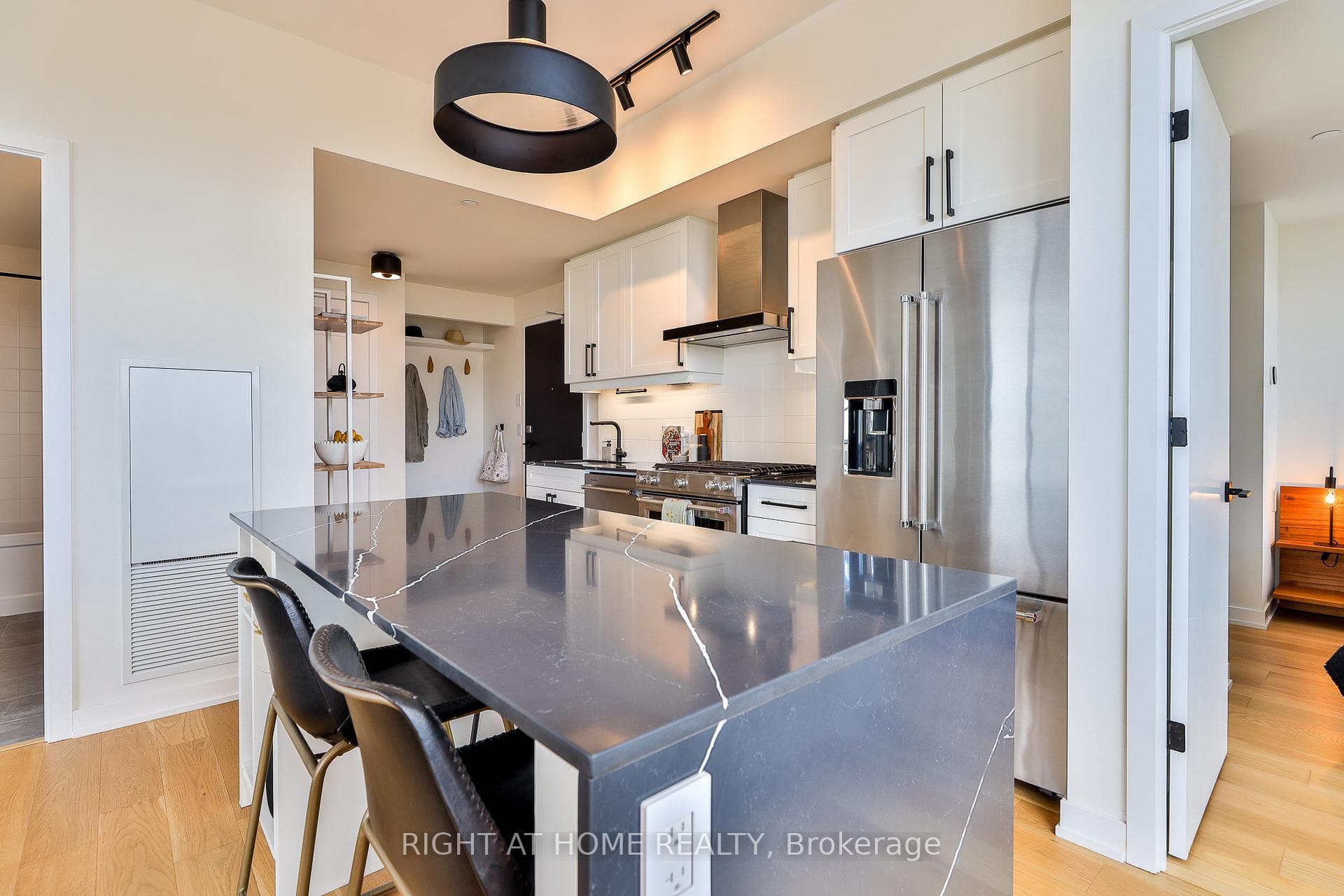 430 Roncesvalles Avenue Unit 801 photo 14