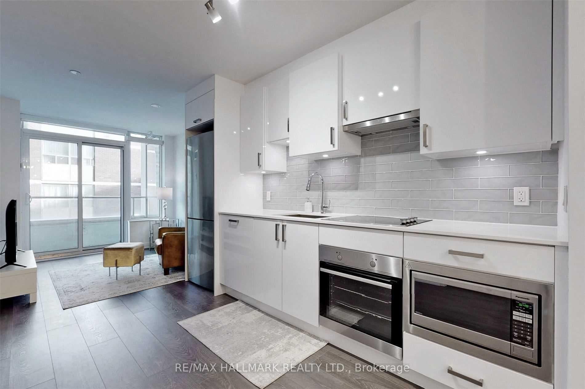 195 Redpath Avenue Unit 205 photo 2