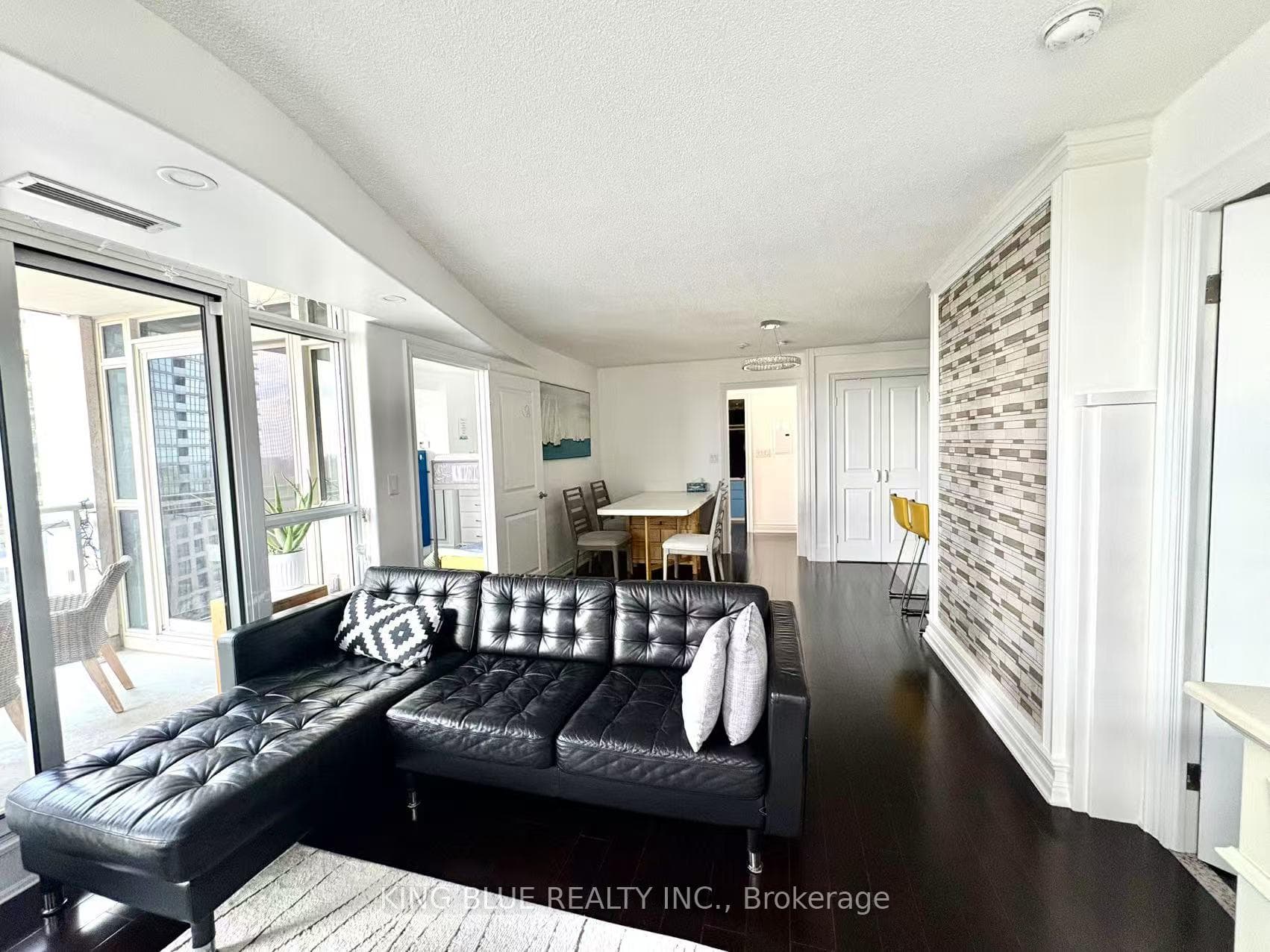 35 Bastion Street Unit 1209 photo 8