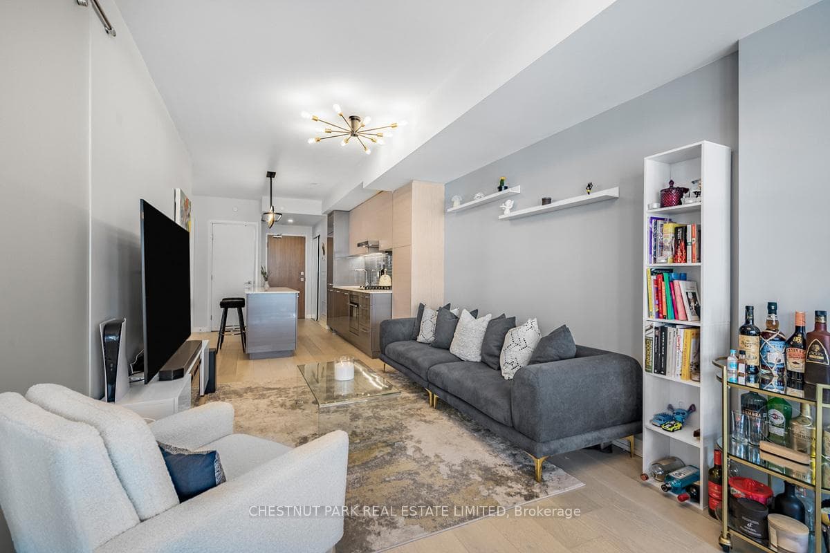 835 St. Clair Avenue Unit 304 photo 7