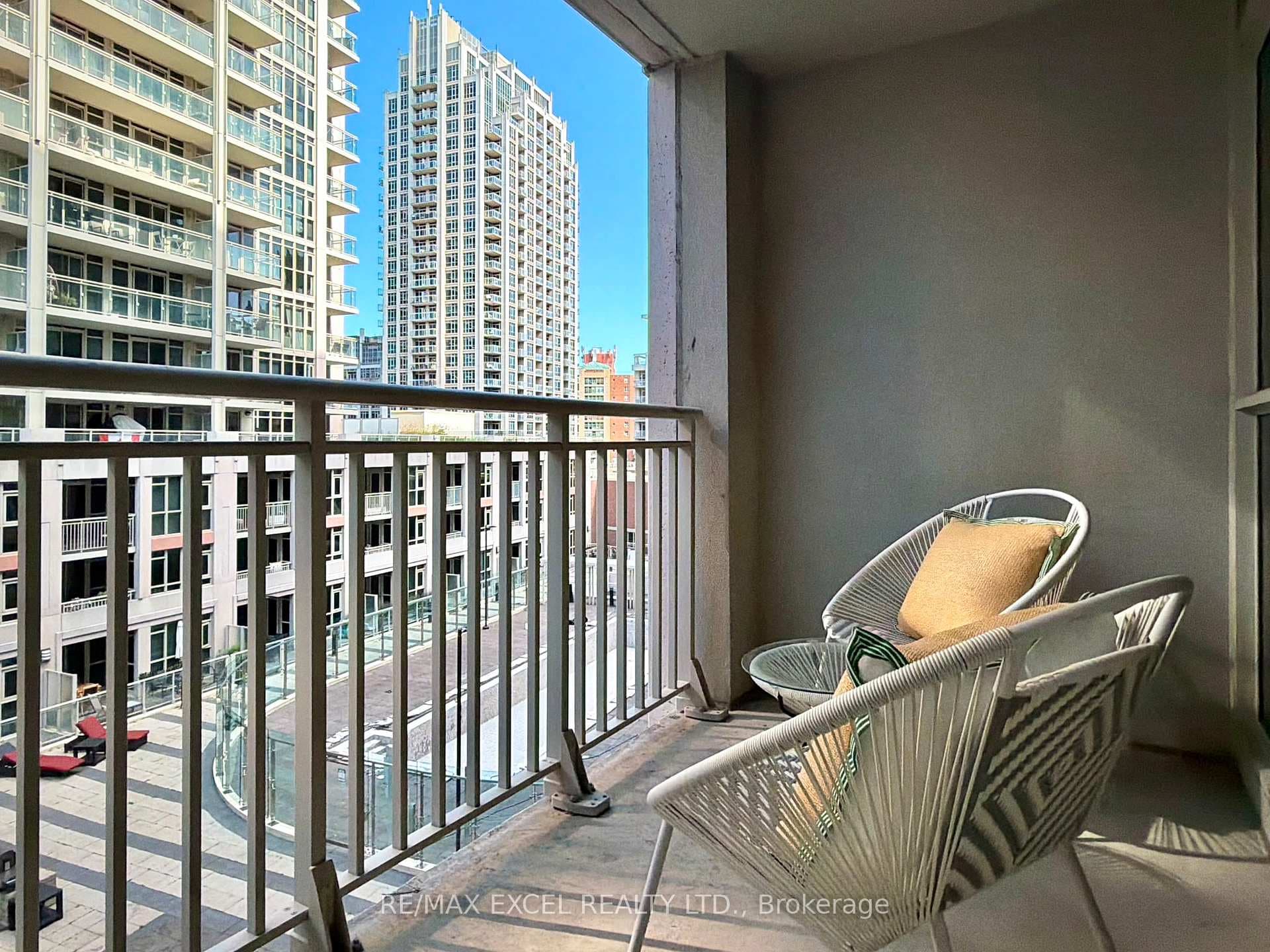 35 Bastion Street Unit 720 photo 31