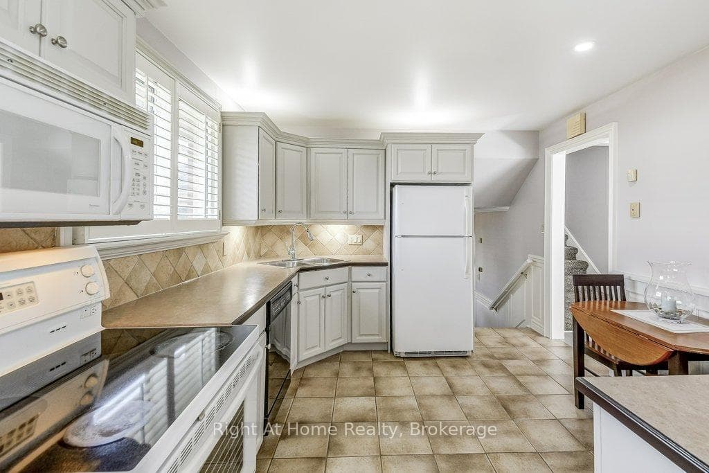 207 Montmorency Drive photo 11