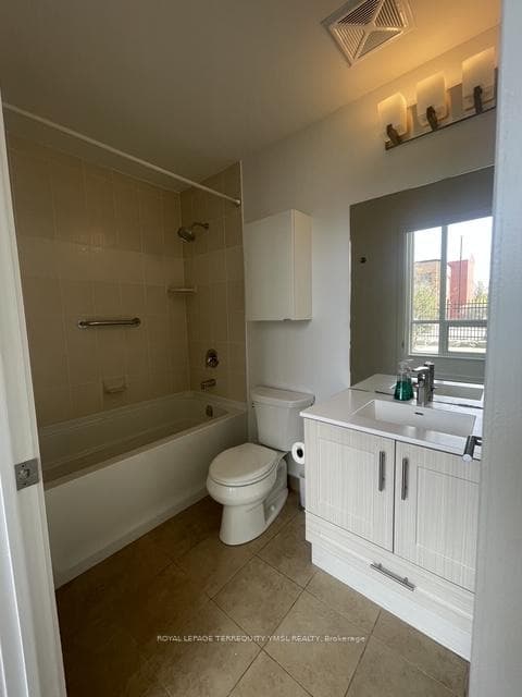 Ensuite 4 Pcs bathroom