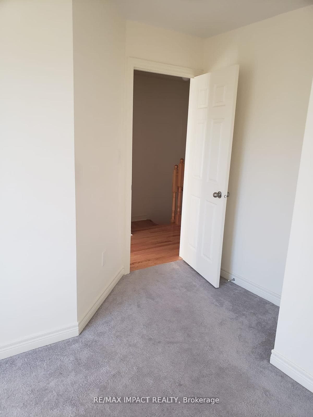 519 Bessborough Drive photo 8