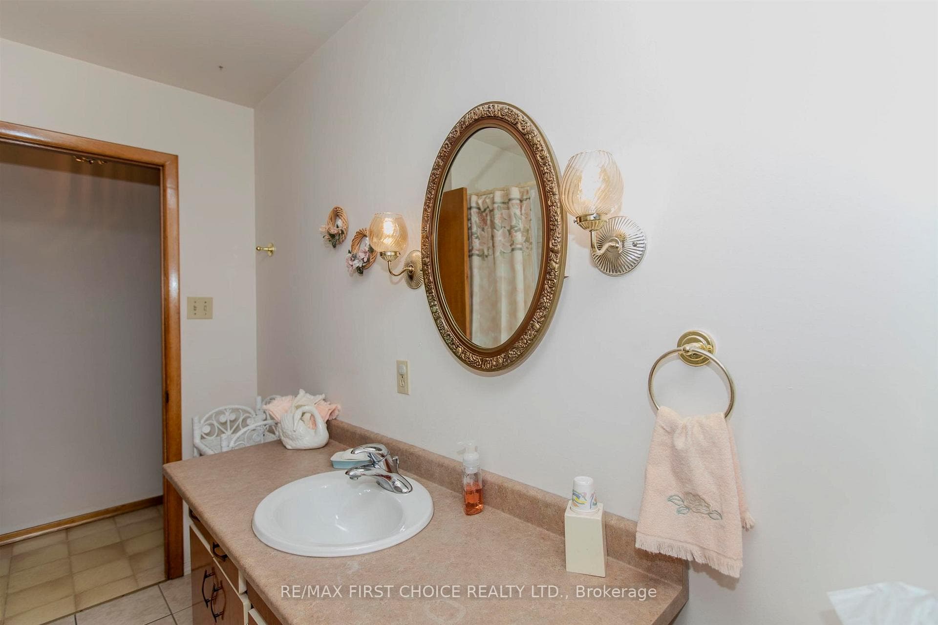 229 Evans Street photo 22