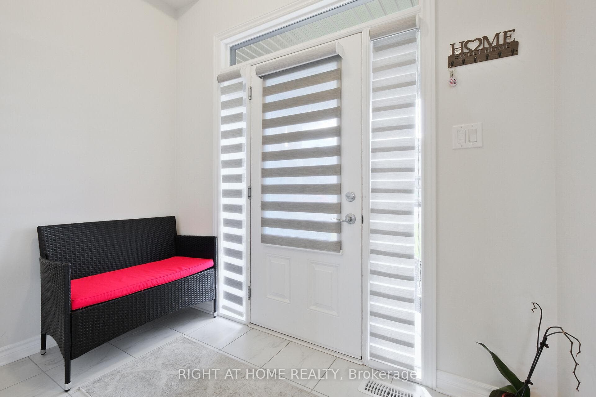 956 Socca Crescent photo 8