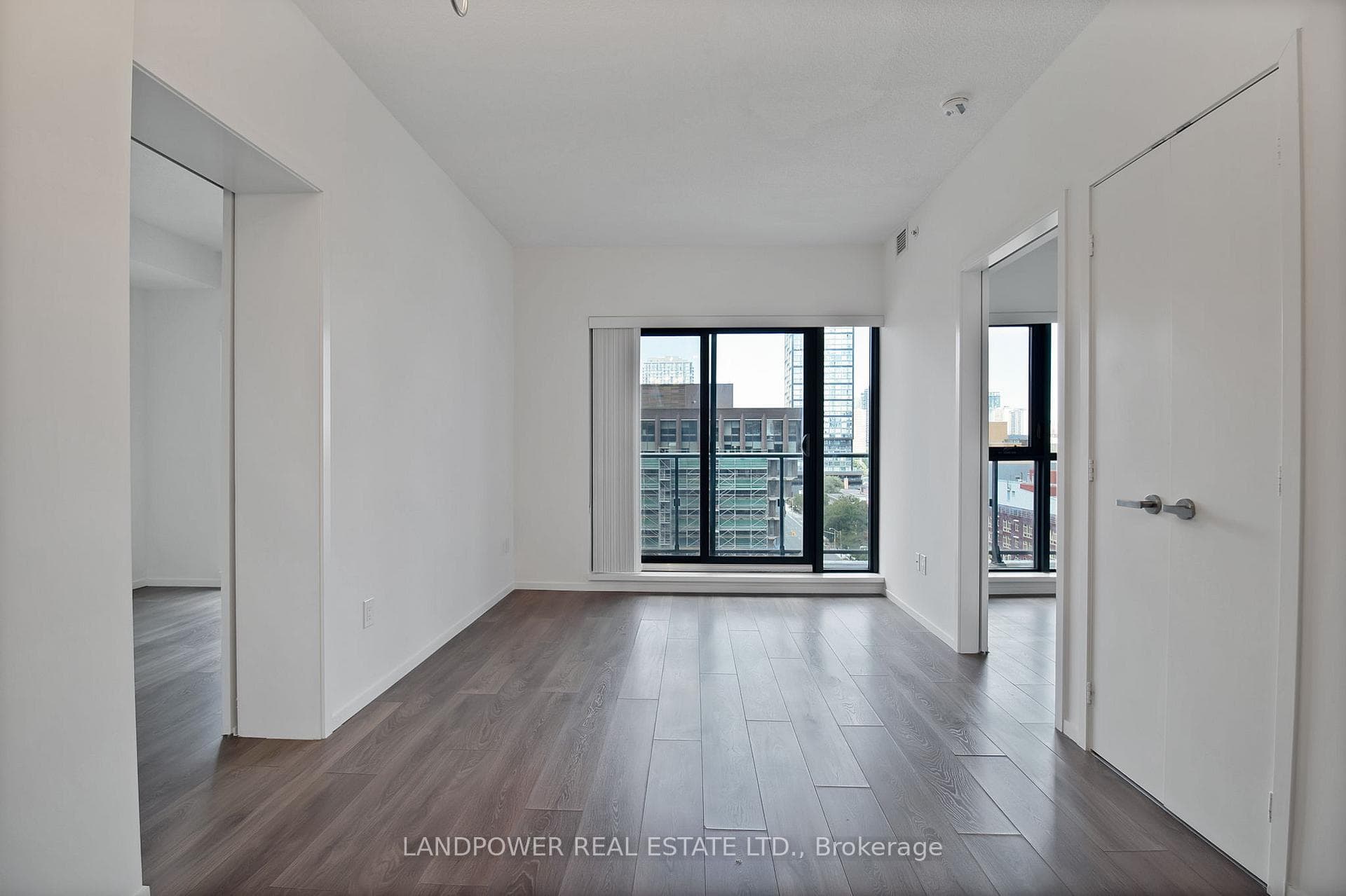 159 Dundas Street Unit 1107 photo 2