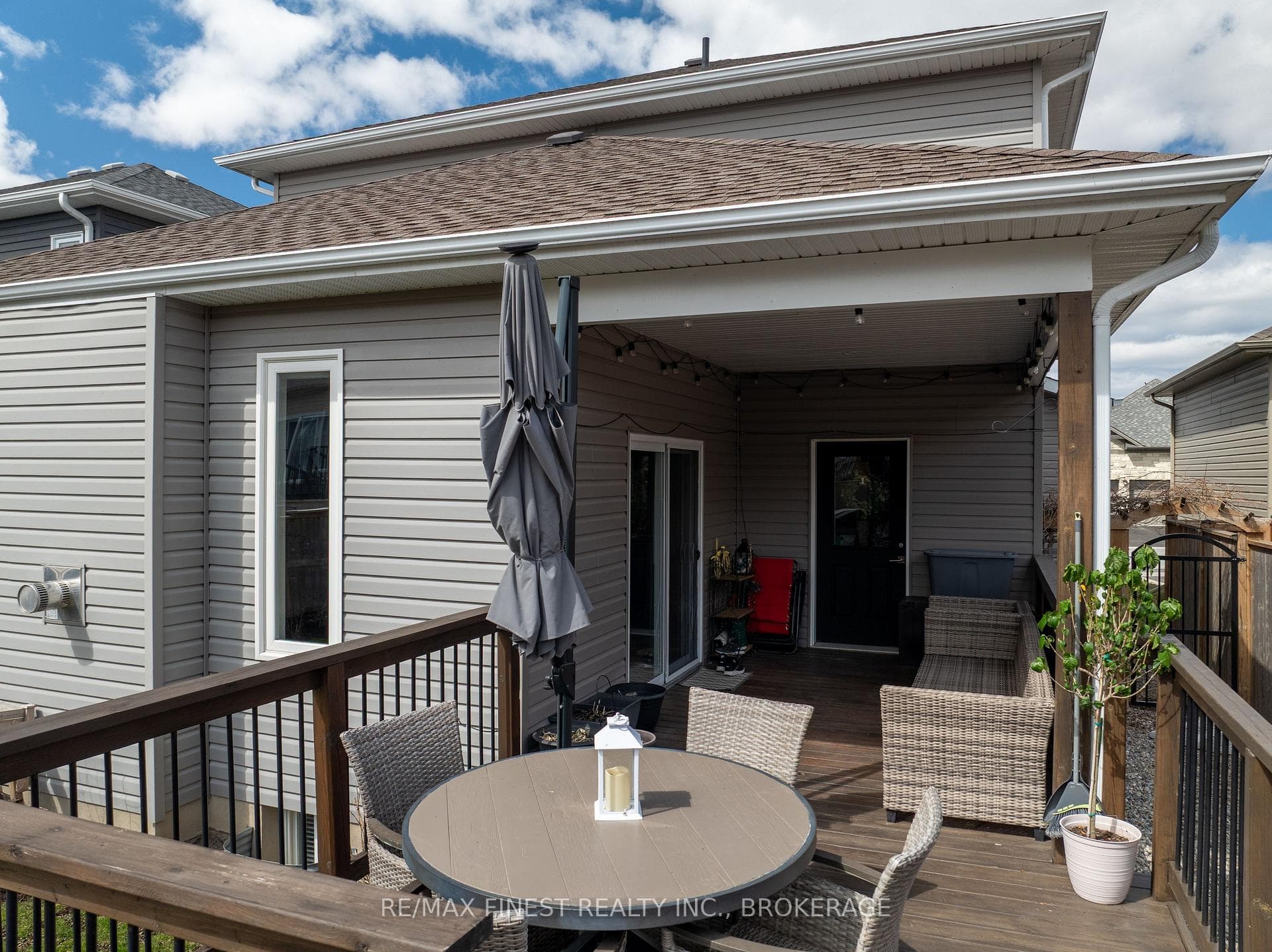1298 CARFA Crescent photo 36